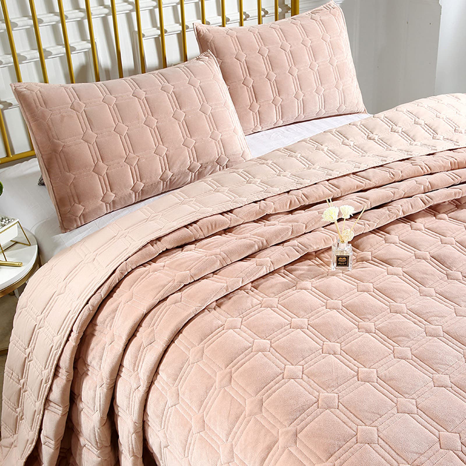 3-Piece Queen Size Bedspread Set - Lightweight Ultrasonic Embossing Quilt, All-Season Breathable Cotton Bedding Coverlet (Beige) - Perfect for Master Bedroom, Guest Room, or Dorm Decor
