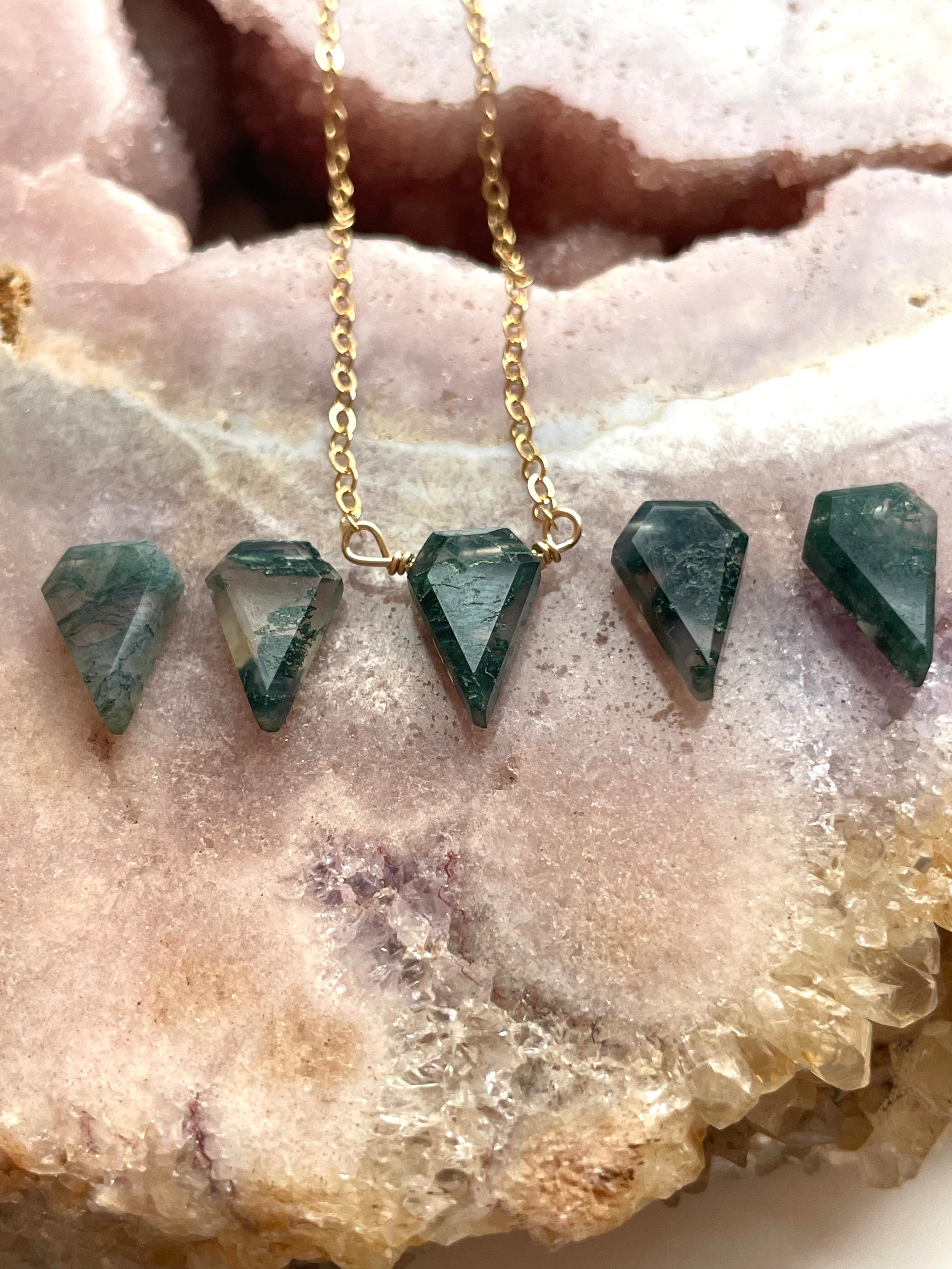 Natural Moss Agate Necklace for Women - Healing Crystal Pendant with Adjustable Chain - Perfect for Meditation, Yoga & Spiritual Gifts