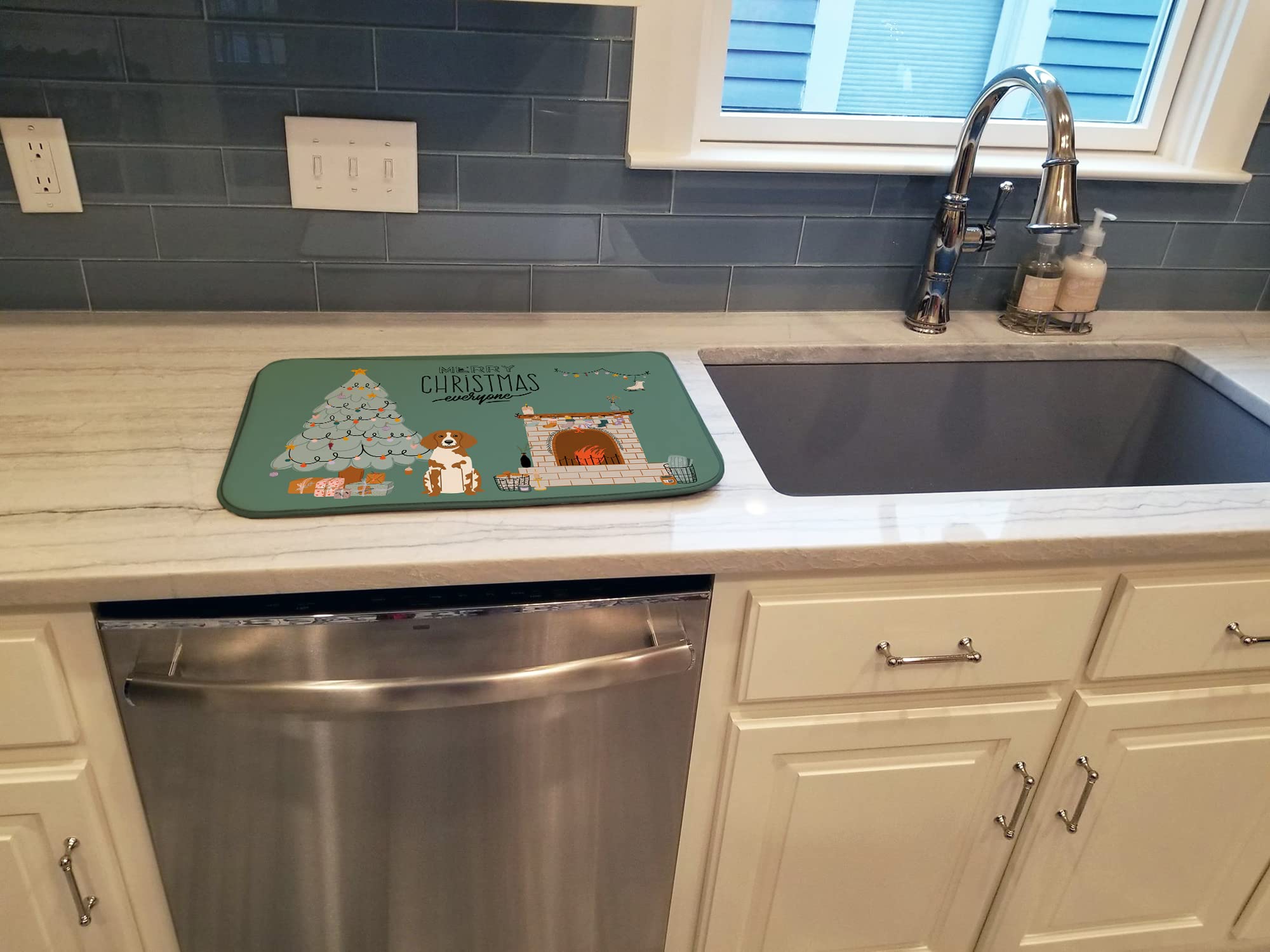 Brittany Spaniel Christmas Dish Drying Mat - Absorbent Kitchen Counter Pad for Holiday Decor