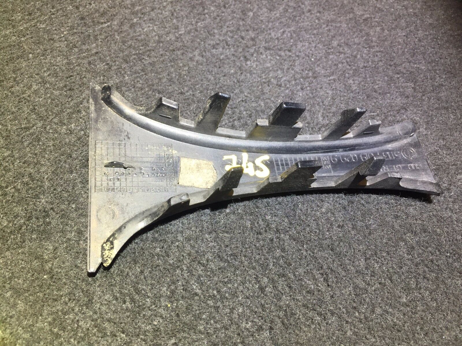 2002-2005 BMW 745i E65 Front Center Cover Trim Molding OEM Replacement Part - Perfect for Interior Dash Repair & Car Restoration Projects