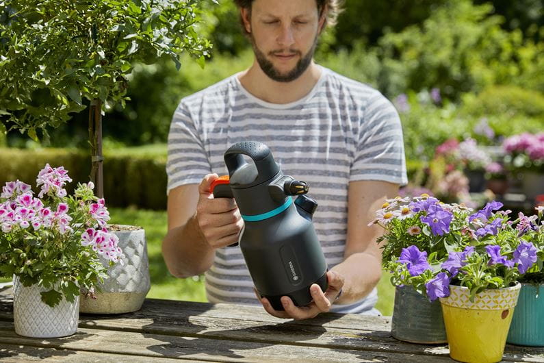 Gardena 1.25L Pressure Sprayer 11120-20 - Handheld Garden Spray Bottle for Plants, Cleaning & Pest Control | Indoor & Outdoor Use