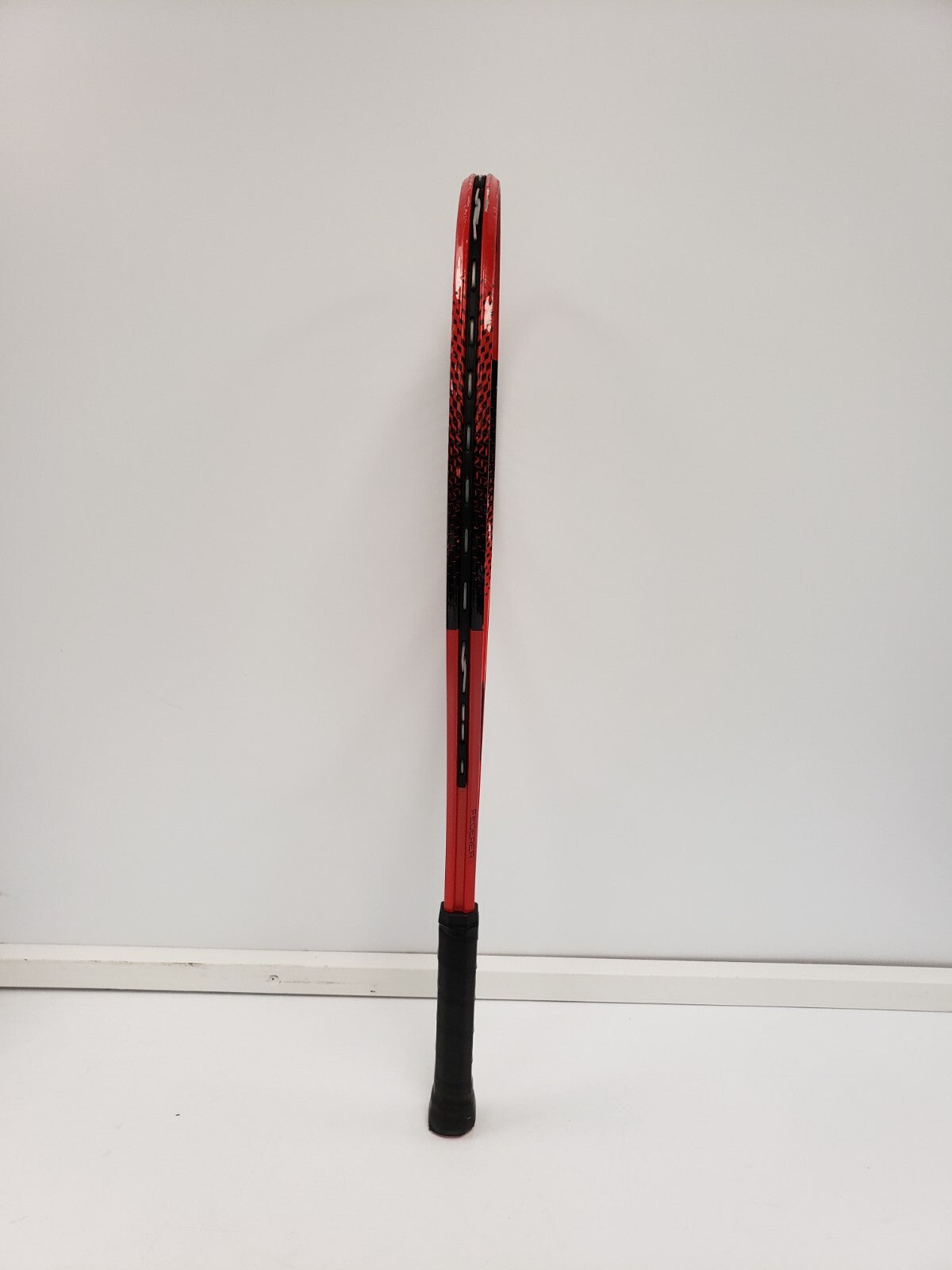 Wilson Federer Tennis Racket - Professional Tennis Racquet for Adults & Juniors - Perfect for Training, Matches & Recreational Play