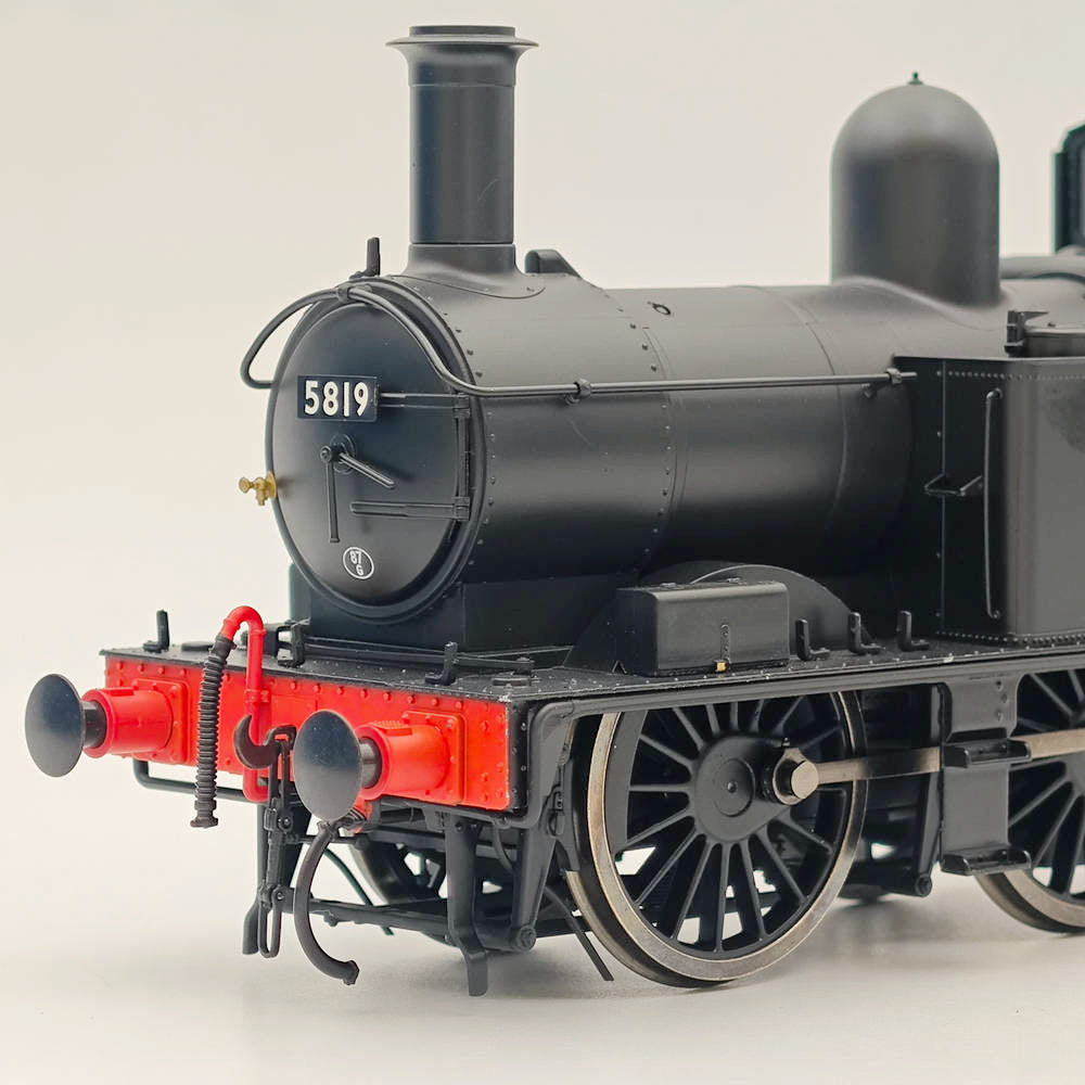 Dapol 7S 006 052 O Gauge 58xx Class BR Early Crest Black 5819 21DCC Locomotive - Model Train for Collectors & Railway Enthusiasts - Perfect for Display & Layout Scenes
