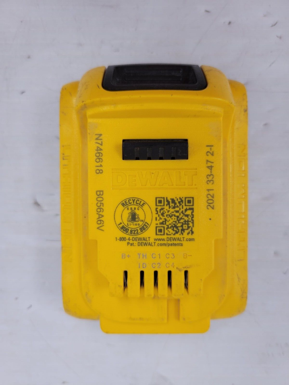 DEWALT DCB203 20V MAX Lithium-Ion Battery 2.0Ah Replacement for Power Tools - Compatible with Drills, Saws & Outdoor Equipment - Perfect for DIY Projects & Professional Construction Work