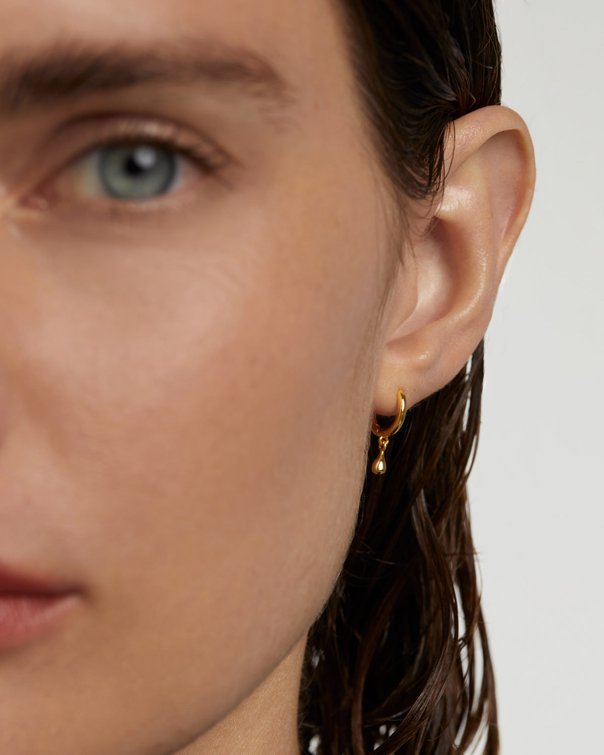 GRID Teardrop Single Hoop Earrings for Women - Minimalist Dangle Drop Earrings - Gold & Silver Fashion Jewelry - Perfect for Everyday Wear, Office, Date Night and Special Occasions