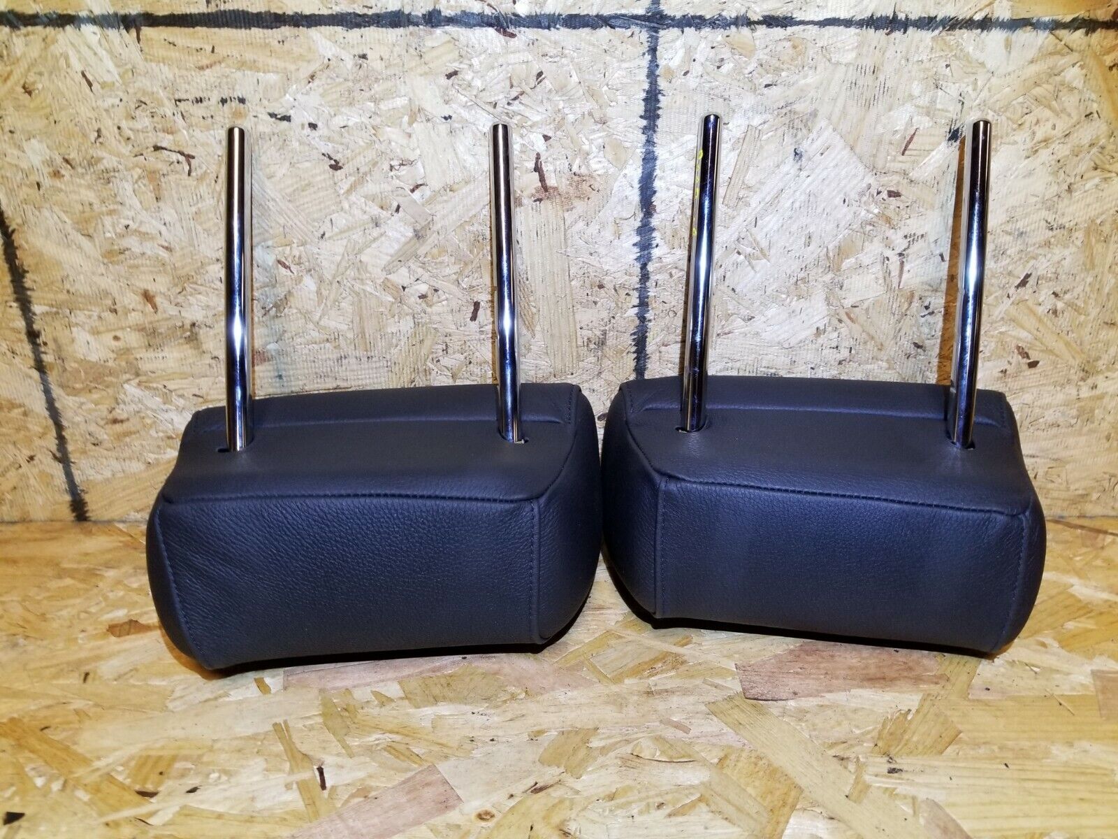 2004-2007 BMW 530xi E60 OEM Rear Headrest Set (Left & Right 2pcs) - Perfect for Car Interior Upgrade & Comfort Enhancement