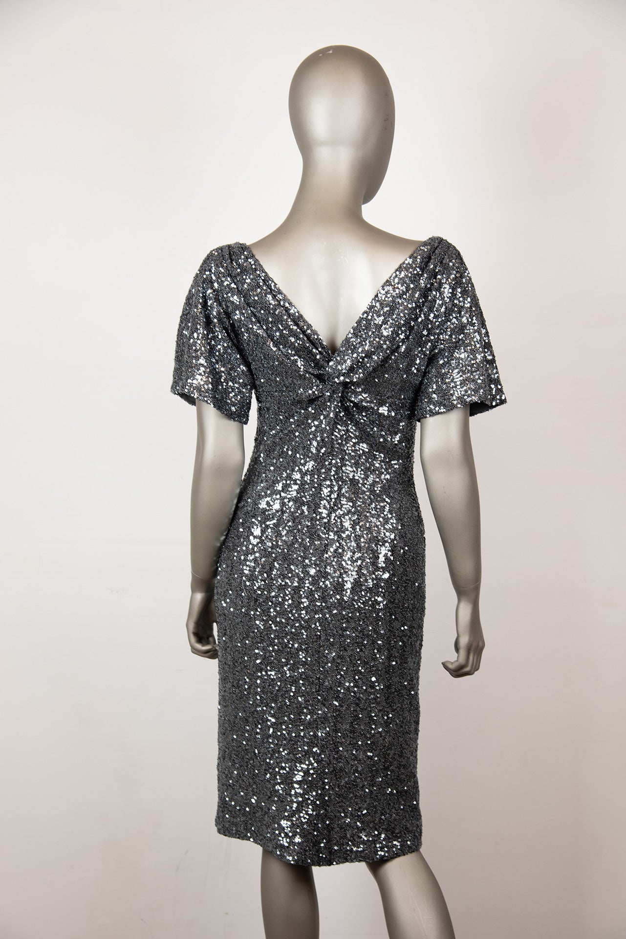 N°21 Silver Sequin Short Sleeve Dress Size 40 - Perfect for Evening Parties, Cocktail Events & Special Occasions