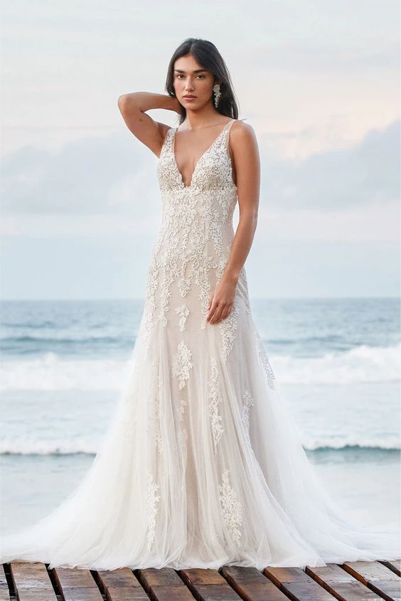 Willowby by Watters Kalie Gown - Elegant Lace Wedding Dress for Brides, Beach & Destination Weddings