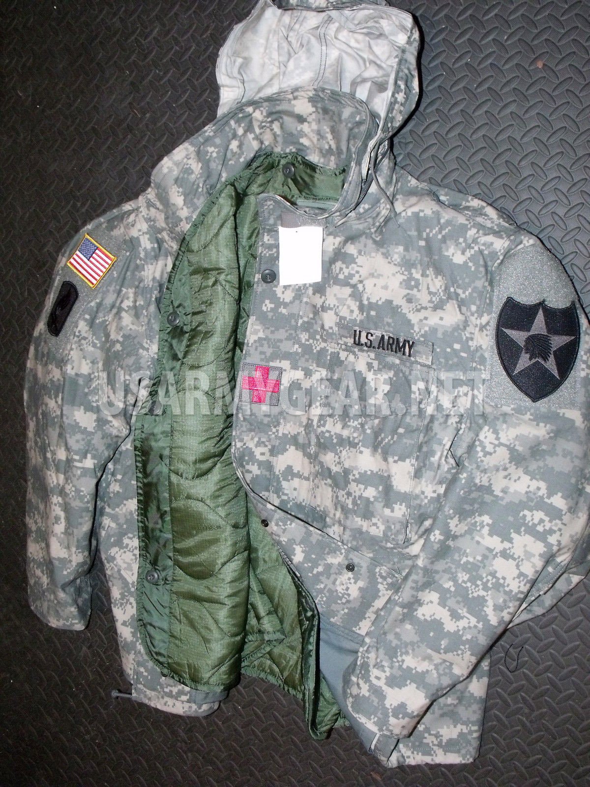 US Army Military GI M-65 ACU Camo Field Jacket with Detachable Liner & Patches - Tactical Outdoor Wear for Hunting, Hiking & Survival