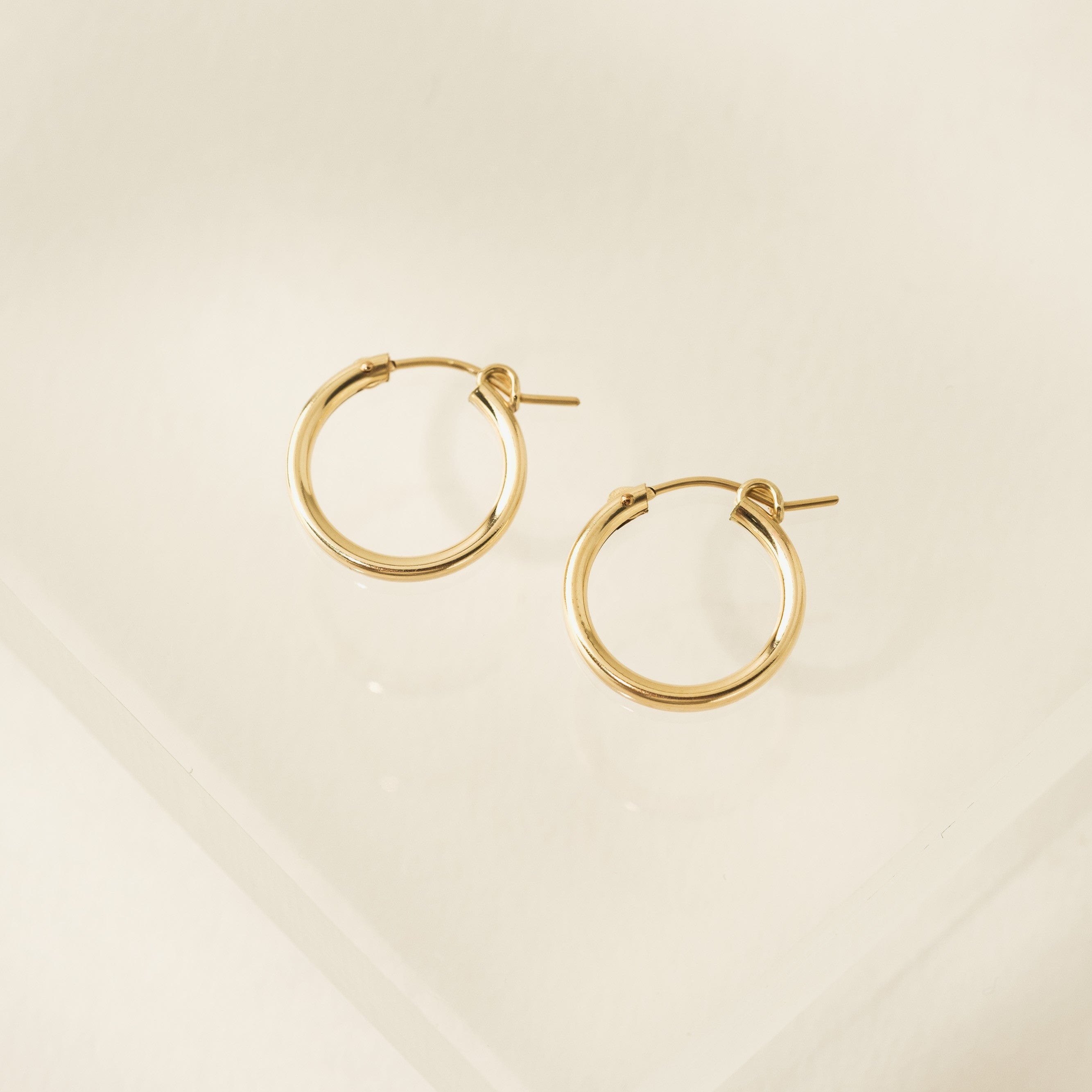 14K Gold Filled Wire Hoop Earrings for Women - Classic Circle Huggie Earrings for Everyday Wear, Gift Giving & Special Occasions