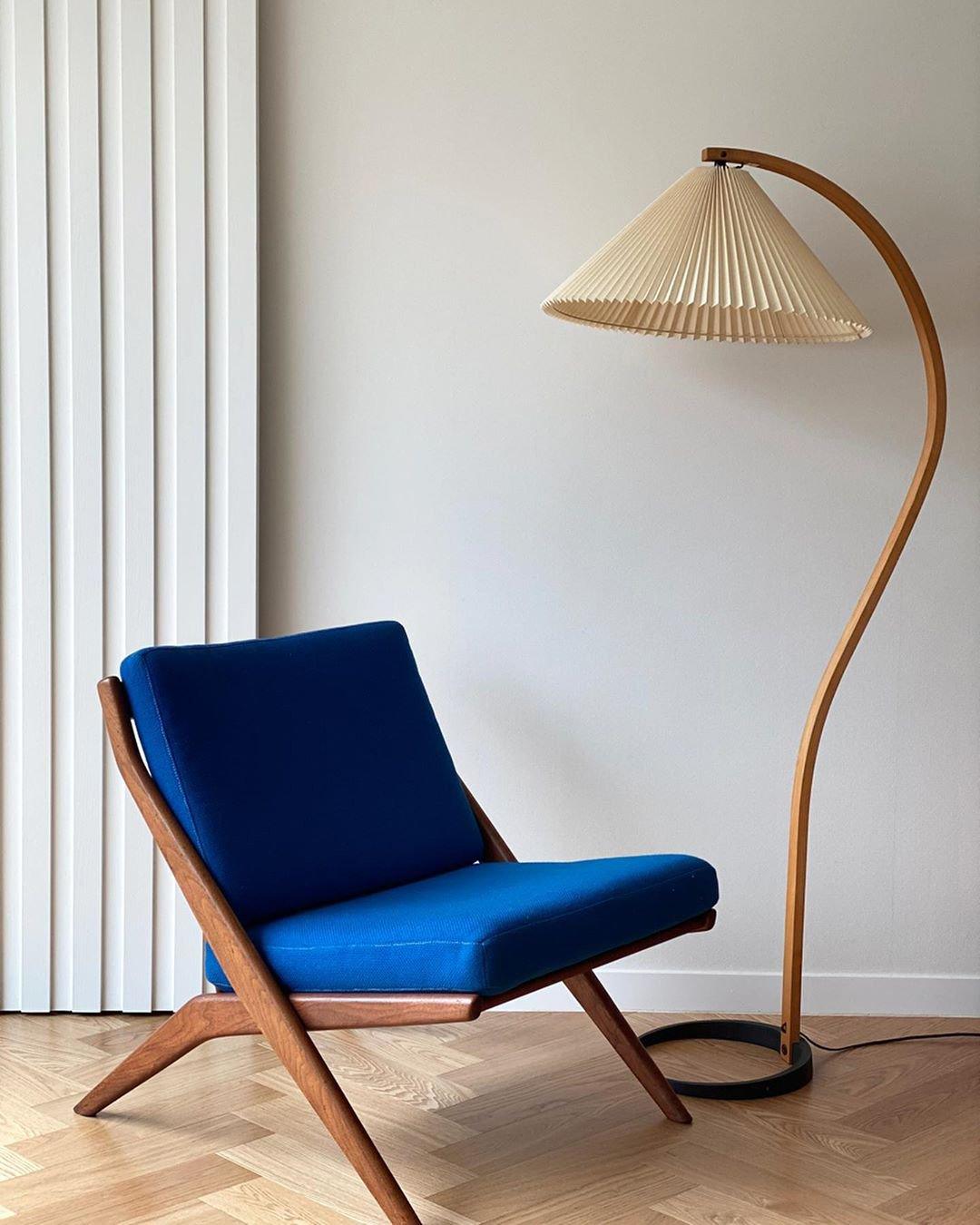 Caprani Modern Floor Lamp - Adjustable LED Standing Light for Living Room, Bedroom & Office - Brighten Your Space with Stylish Home Decor