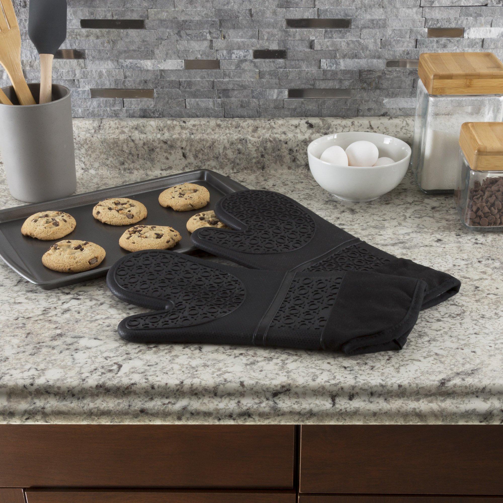 Bedford Home Extra Long Silicone Oven Mitts - Professional Heat Resistant Gloves with Quilted Lining & Non-Slip Grip (1 Pair, Black) - Perfect for Baking, Grilling, and Kitchen Safety