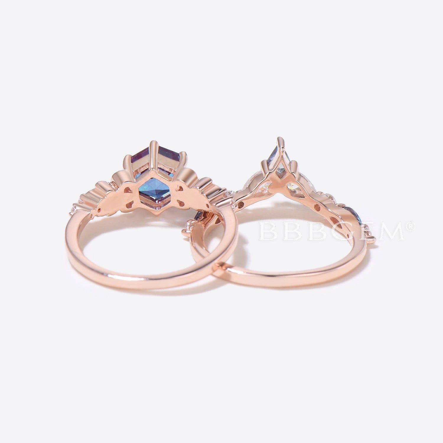 Hexagon Cut Alexandrite Leaf Engagement Ring & Wedding Band Set for Women - Perfect for Nature-Inspired Bridal Jewelry & Romantic Proposals
