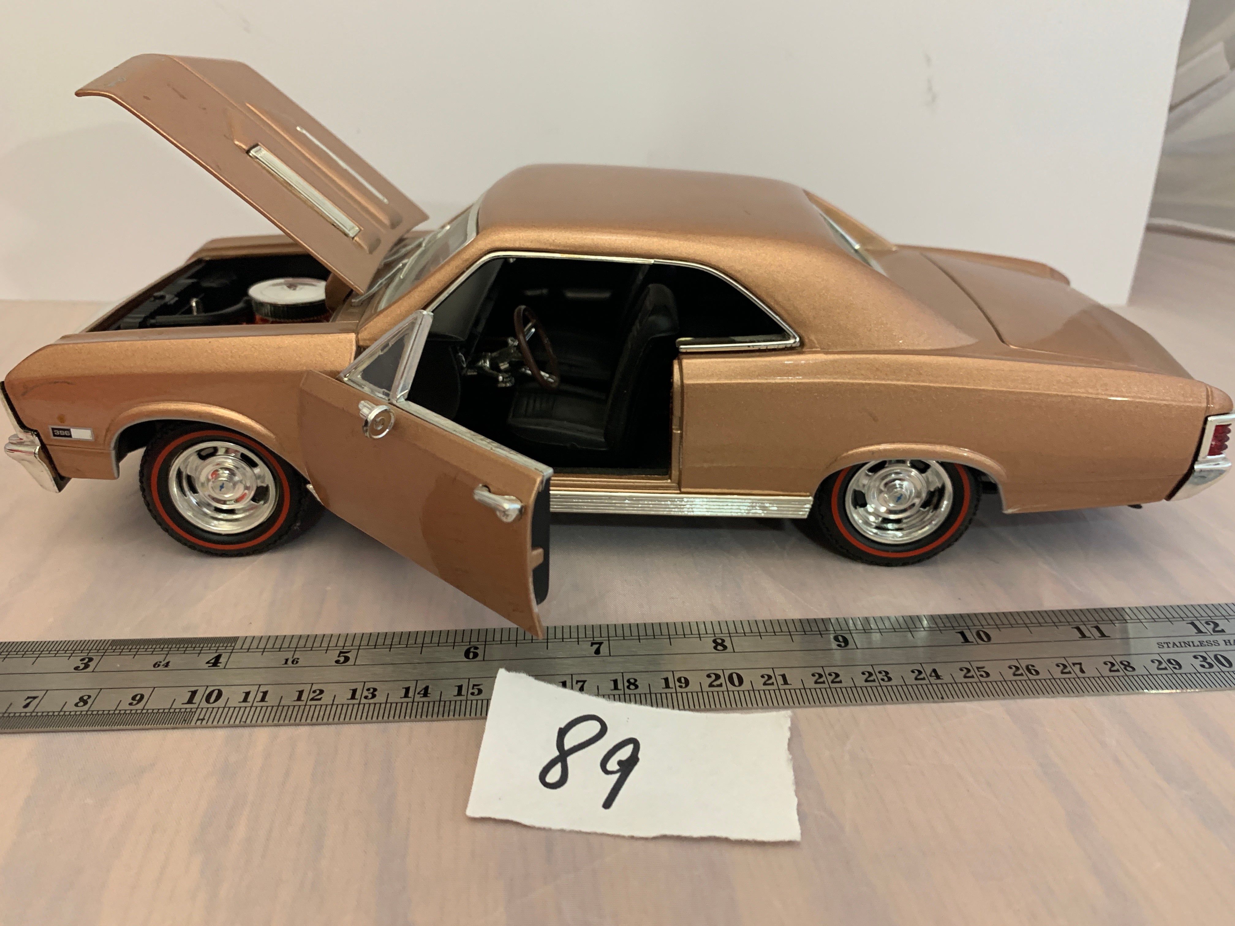 1/18 Scale Diecast Motormax 1967 Chevelle SS396 Model Car - Collectible Muscle Car for Display, Gifts & Automotive Enthusiasts