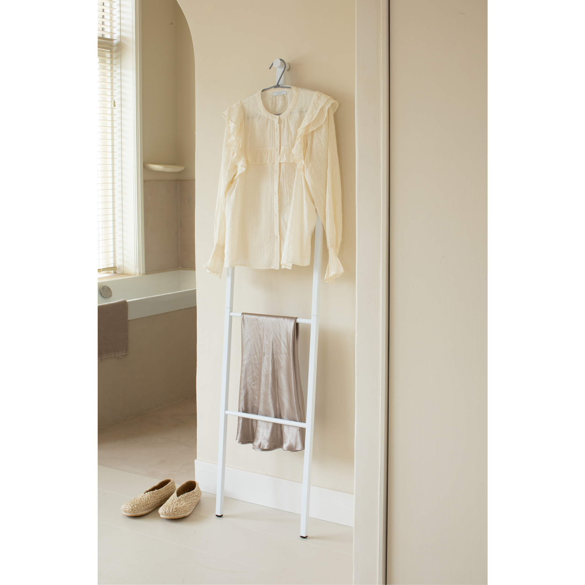 Linn Dressboy White - Elegant White Dress for Boys, Perfect for Weddings, Parties & Special Occasions
