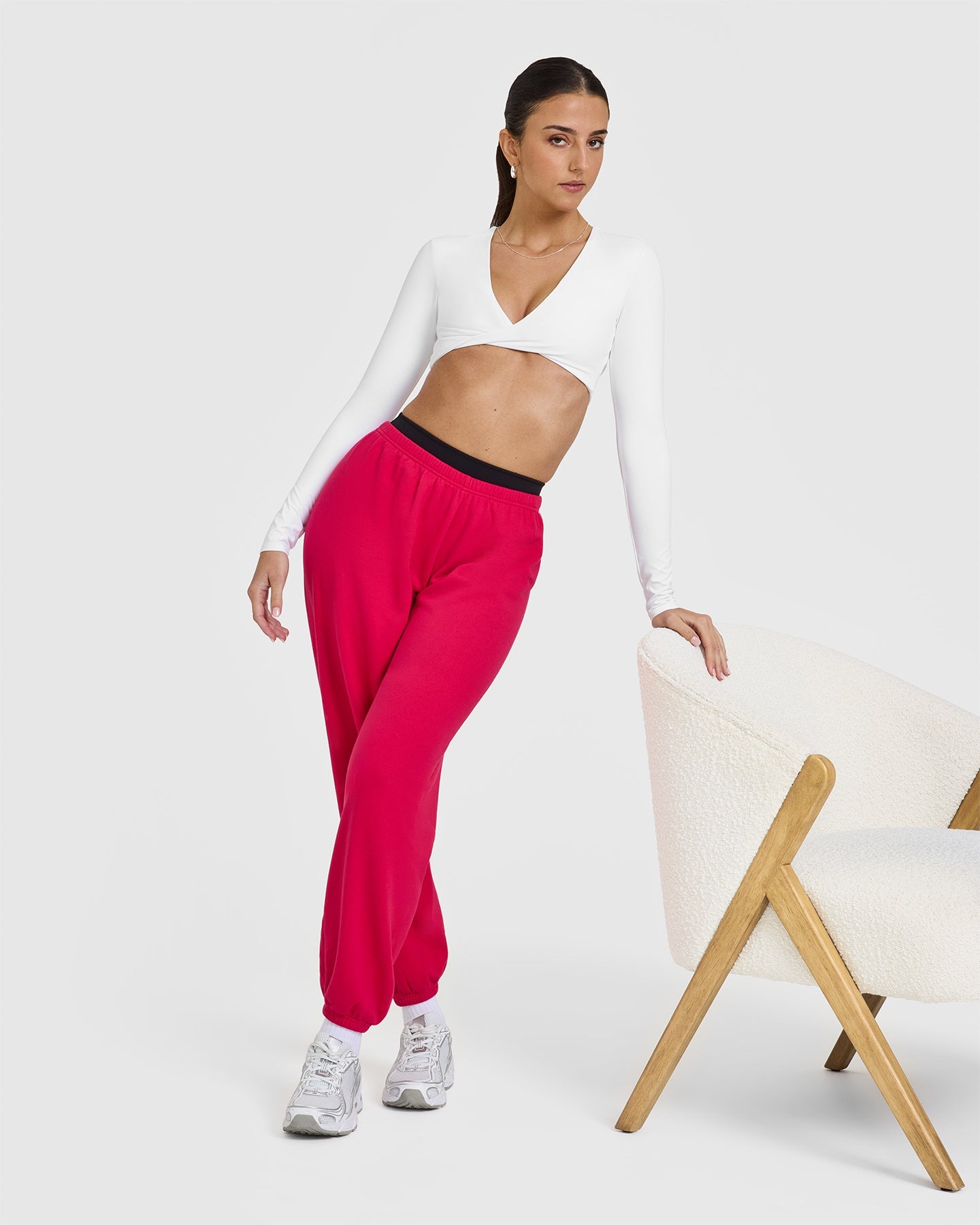 Elegant White Twist Front Long Sleeve Crop Top for Women | Fashionable Workout & Casual Wear | Perfect for Yoga, Gym, and Everyday Outfits