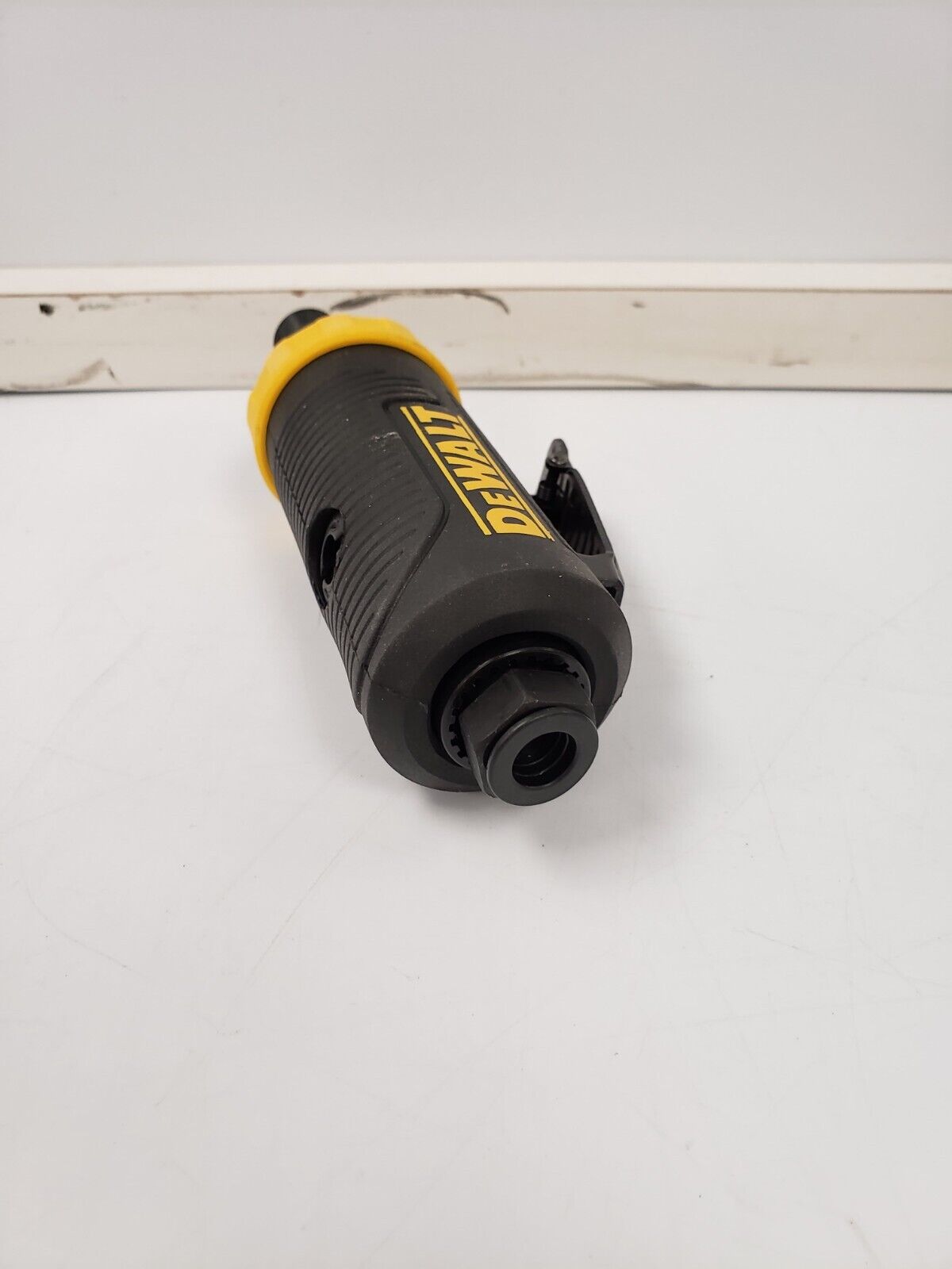 DEWALT DWMT70783 1/4-Inch Die Grinder with 2.5 Amp Motor - Professional Power Tool for Metal Grinding, Sanding & Polishing - Ideal for Automotive, Metalworking & DIY Projects