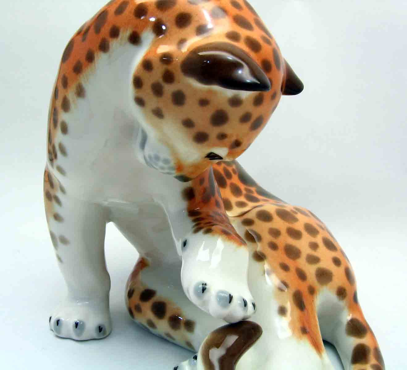 Hand-Painted Lomonosov Porcelain Leopard Figurine - Russian Collectible Art Piece for Home Decor & Gift Giving