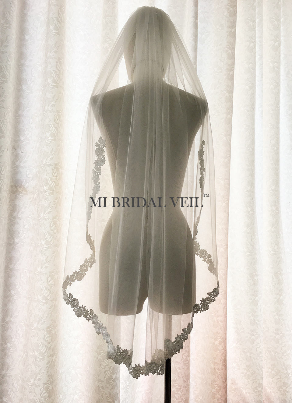 Venice Rose Lace Wedding Veil - Elegant Chest-Length Fingertip Bridal Veil for Romantic Weddings & Photo Shoots