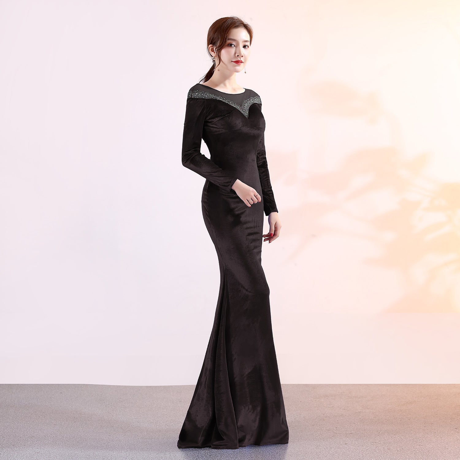 Elegant Velvet Evening Gown with Long Sleeves - Winter Banquet Dress for Hosting Company Annual Meetings & Parties | Perfect for Formal Events, Holiday Parties, and Special Occasions