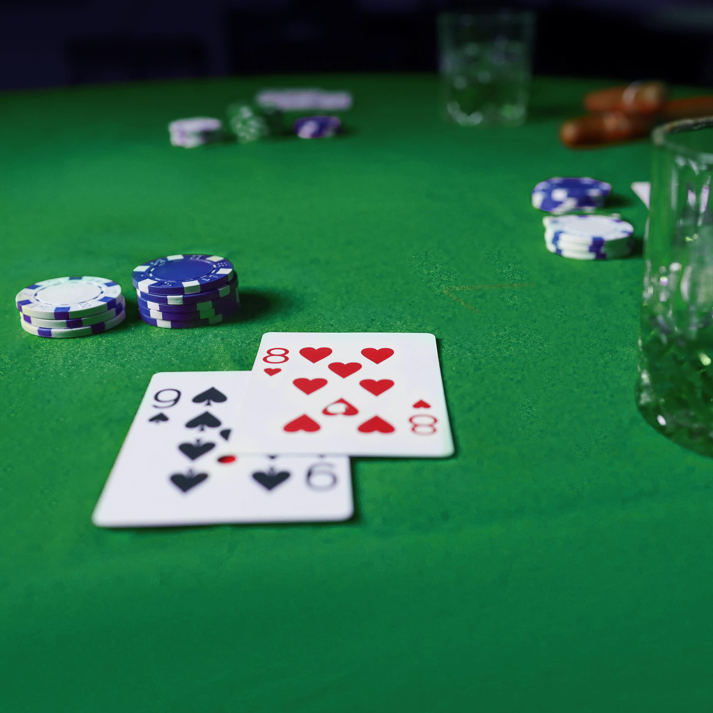 Premium Round Game Table Cover - Stretchable 36in to 48in Elastic Felt Poker Table Protector for Card Games, Casino Nights & Family Gatherings