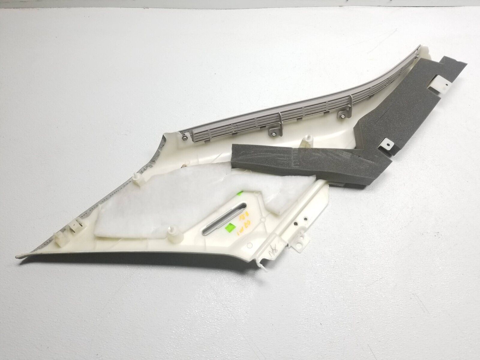 2006-2011 Mercedes ML500 Left Driver Side Rear C Pillar Trim Cover - OEM Replacement Part - Perfect for Interior Repair & Customization