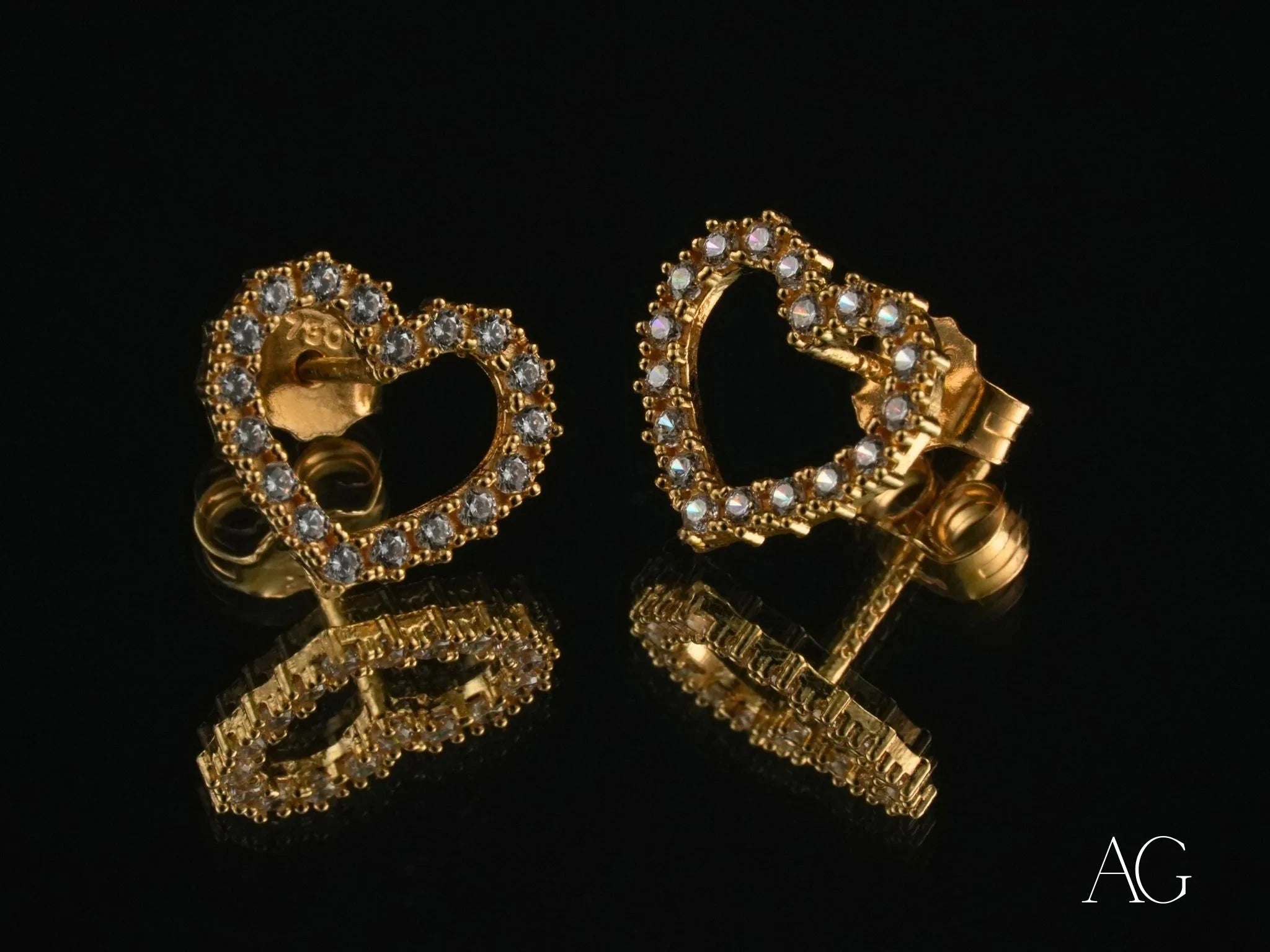 18k Gold CZ Heart Earrings for Women - Sparkling Cubic Zirconia Stud Earrings - Perfect Gift for Valentine's Day, Anniversary & Romantic Occasions