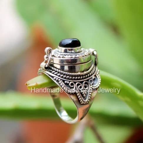 Black Onyx Poison Box Ring - Antique Oval Stone Pillbox Ring with Openable Locket for Wedding & Gothic Jewelry - Perfect for Vintage Lovers & Unique Gift Ideas
