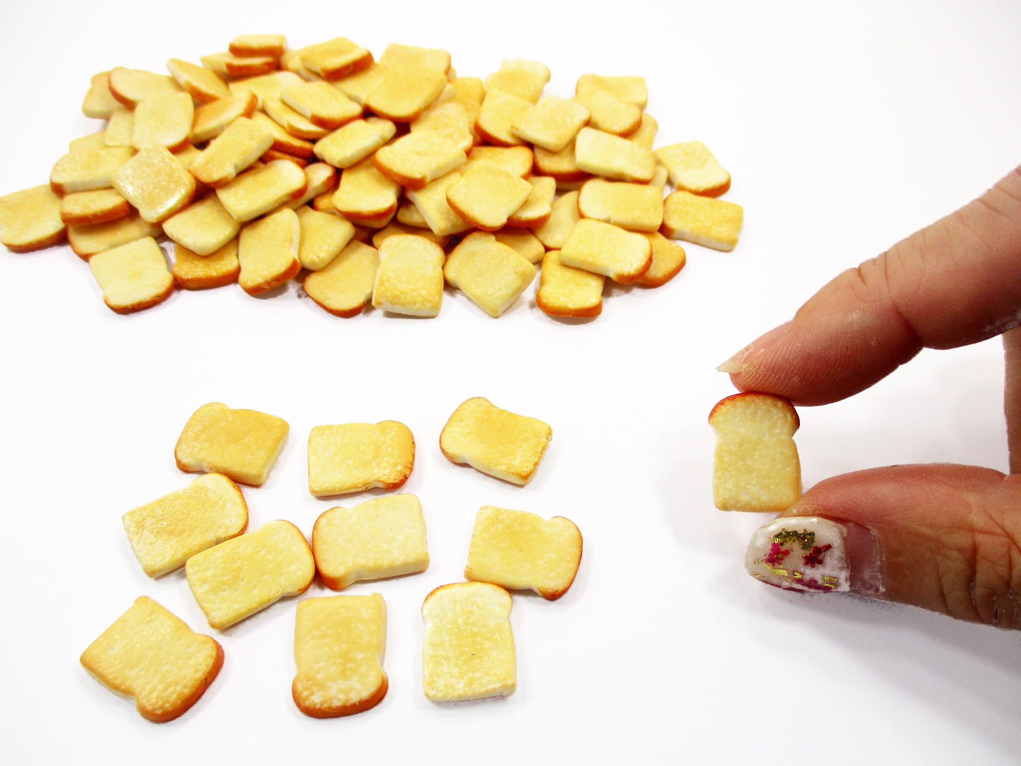 10PCS Miniature Toast Slices - Realistic Dollhouse Food Accessories for Breakfast & Bakery Scenes - Perfect for Dollhouse Miniatures, DIY Crafts, and Model Train Displays