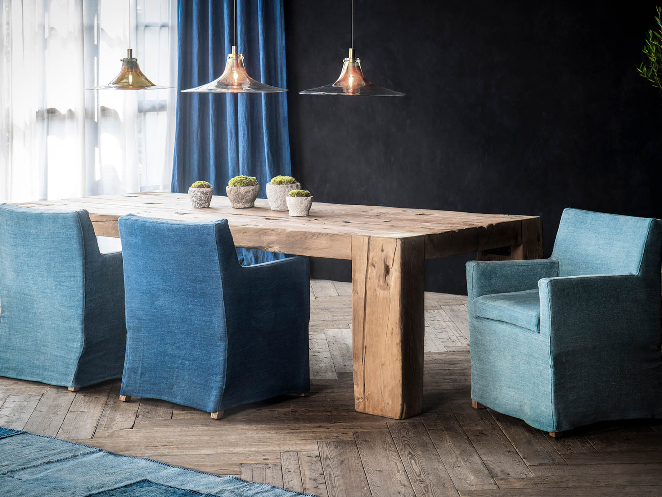 Solid Wood English Beam Dining Table - Rustic Farmhouse Style for Kitchen & Dining Room - Perfect for Family Gatherings & Dinner Parties