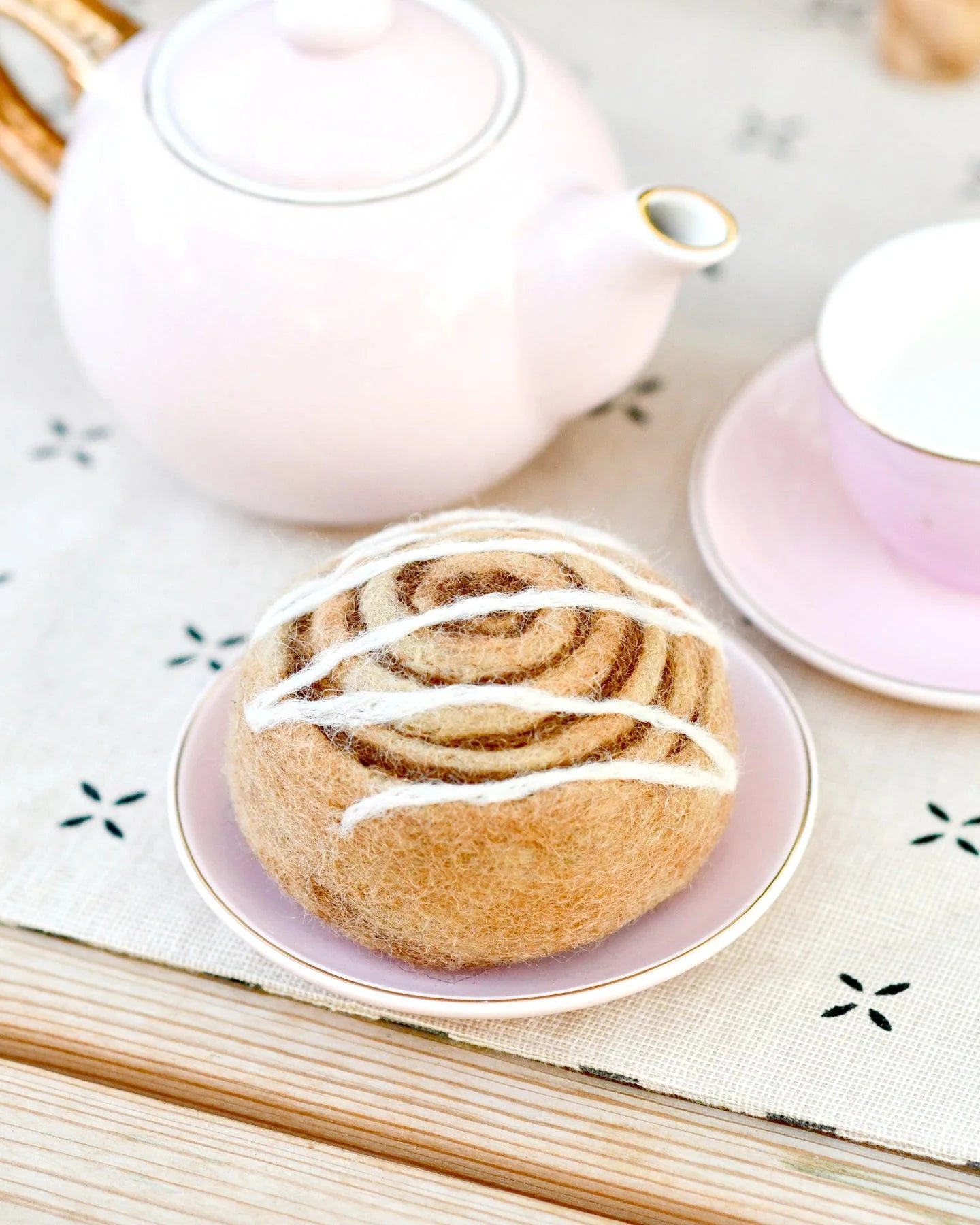 Cinnamon Roll Felt Play Food Set - Realistic DIY Felt Pastry Toy for Kids Pretend Play - Perfect for Tea Parties, Bakery Role Play & Early Learning Activities