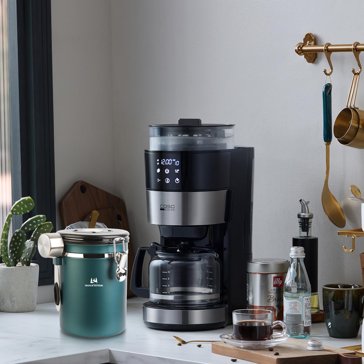 Airtight Stainless Steel Coffee Canister with Scoop & CO2 Release Valve - Premium Storage Container for Coffee Beans, Ground Coffee, Tea, Flour, Cereal & Sugar - Ideal for Kitchen Pantry Organization & Freshness Preservation (Green)
