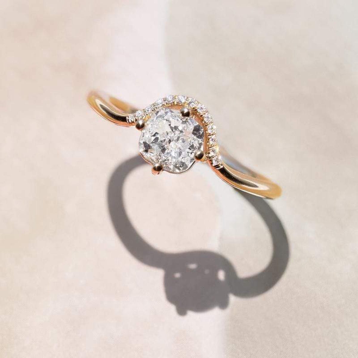Exquisite Cushion Cut Diamond Crown Ring for Women - Elegant Wedding, Engagement & Anniversary Jewelry Gift - Perfect for Bridal, Party & Special Occasions