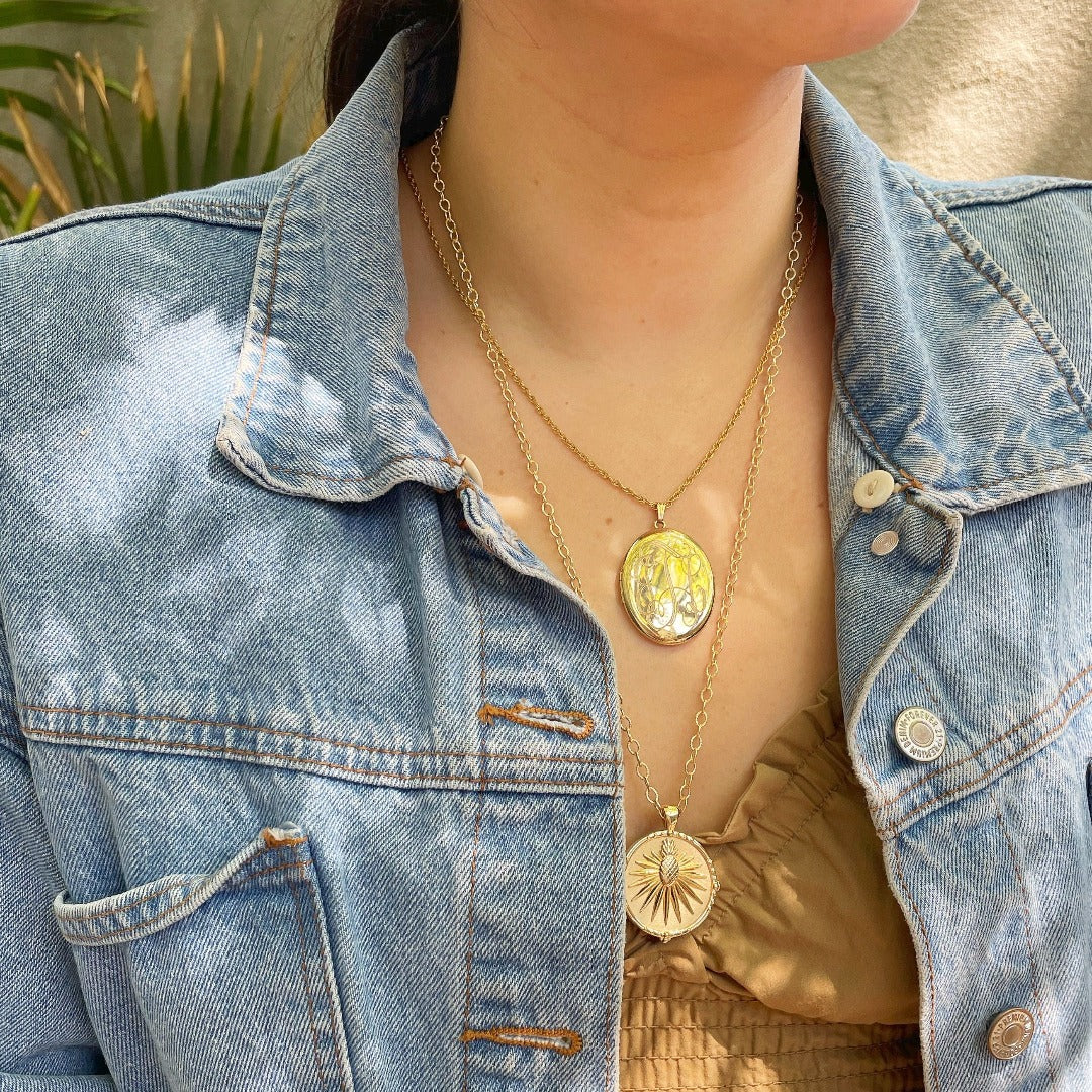 14K Gold Filled 30x38mm Oval Locket Necklace for Women - Elegant Photo Pendant Jewelry Gift for Mom, Wife, Girlfriend - Perfect for Valentine's Day, Anniversary & Special Occasions