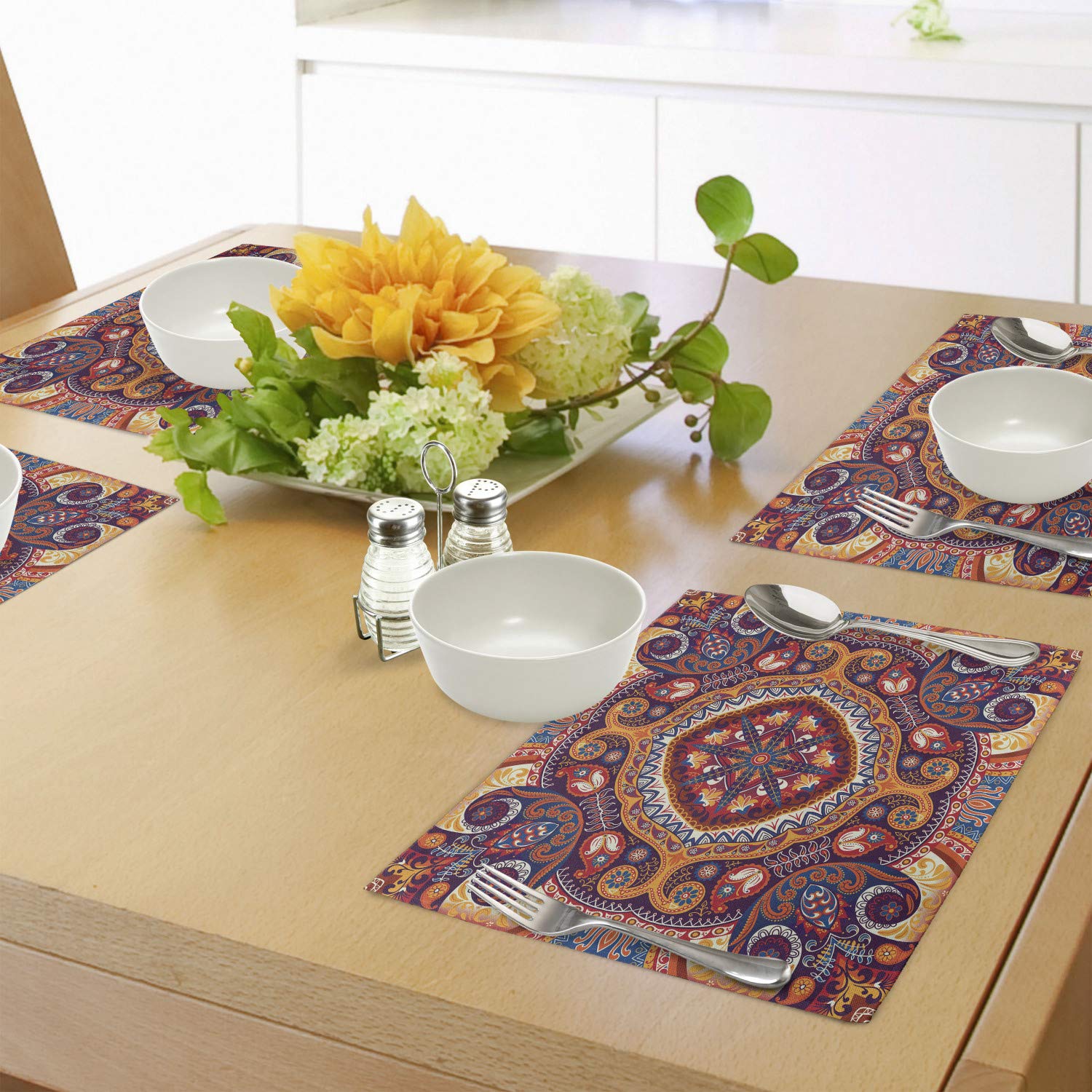 Ambesonne Paisley Placemats Set of 4 - Floral Leaf Ornamental Rug Pattern Washable Fabric Place Mats for Dining Table & Kitchen Decor - Perfect for Holiday Dinners, Parties & Everyday Use
