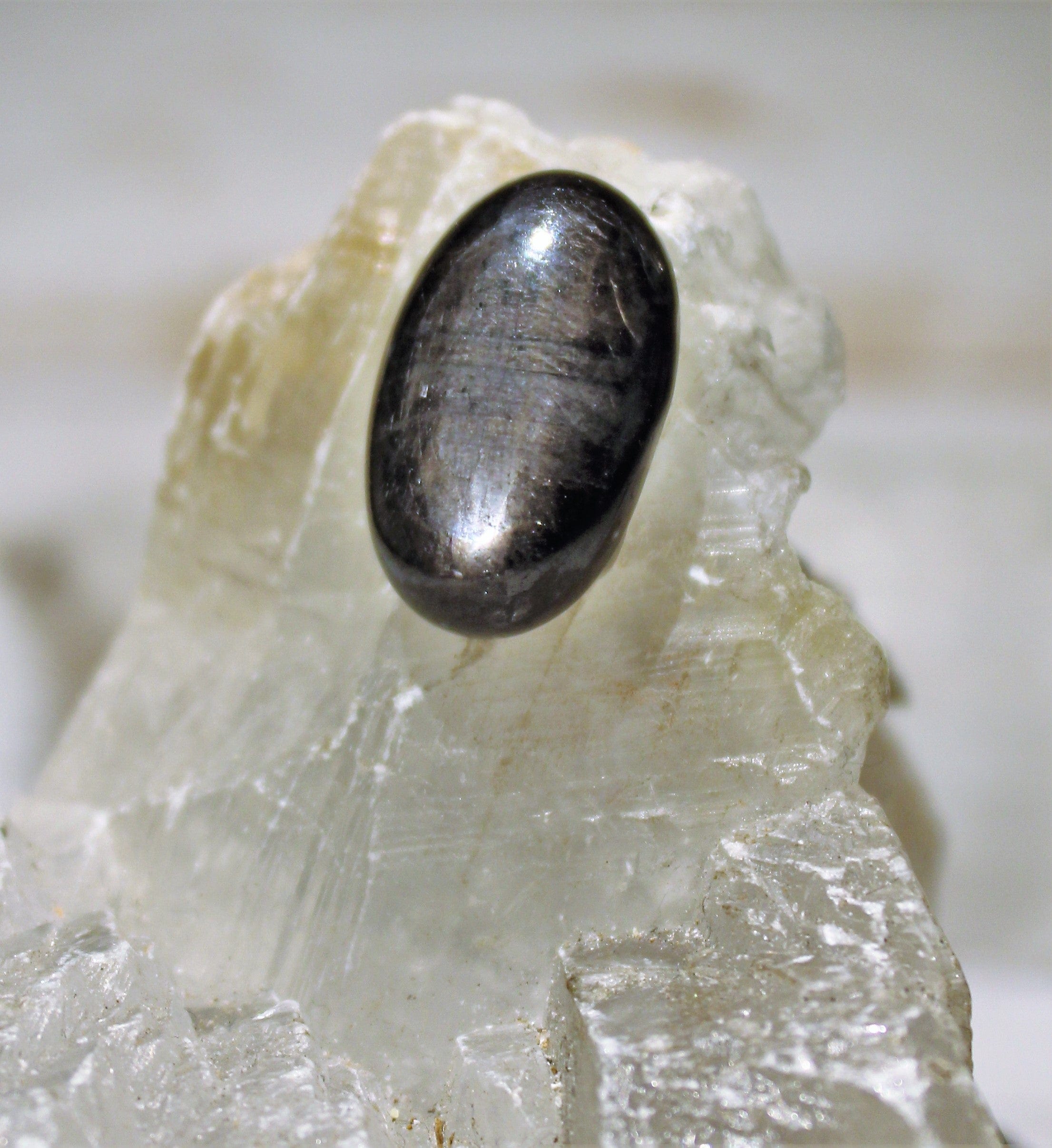 Natural Black Star Sapphire Cabochon - 10mm Round Loose Gemstone for Jewelry Making, Healing & Meditation - Perfect for Rings, Pendants & Bracelets