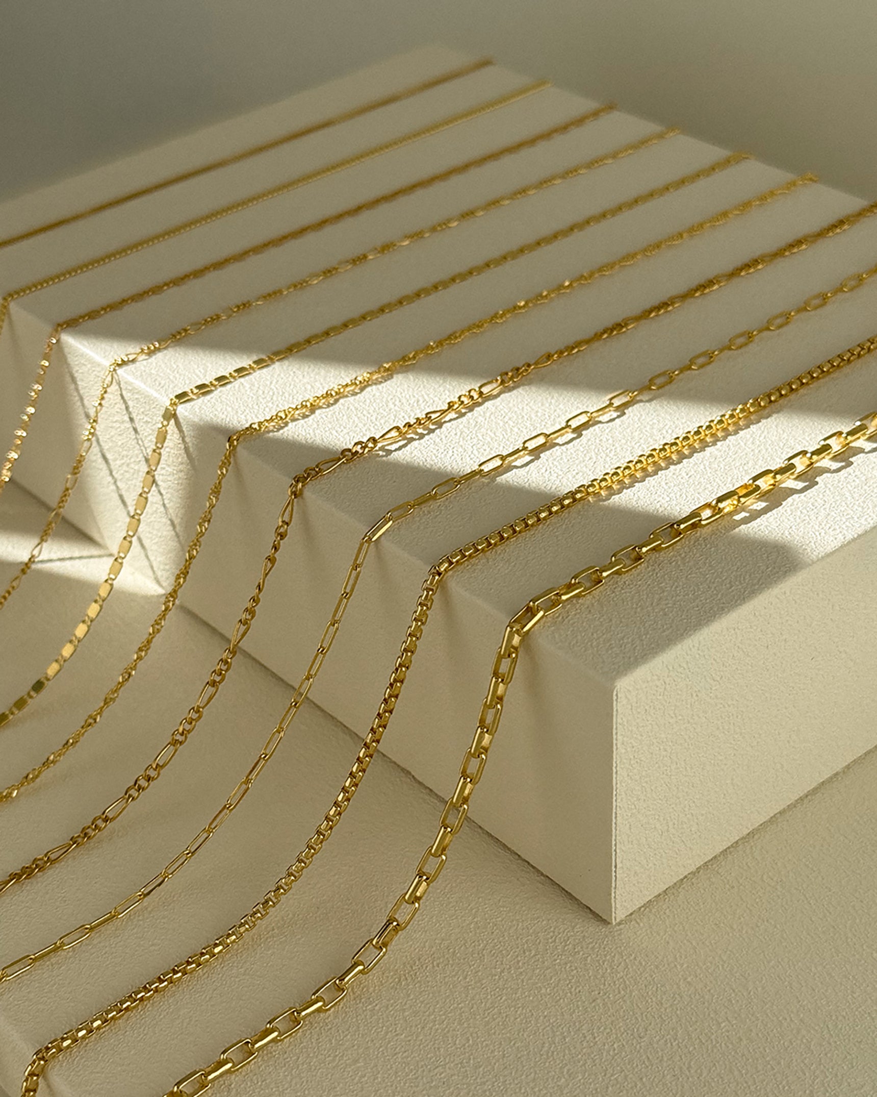 Elegant Round Box Chain Necklace for Women - 18K Gold Plated Stainless Steel Jewelry Gift for Her - Perfect for Everyday Wear, Date Night & Special Occasions