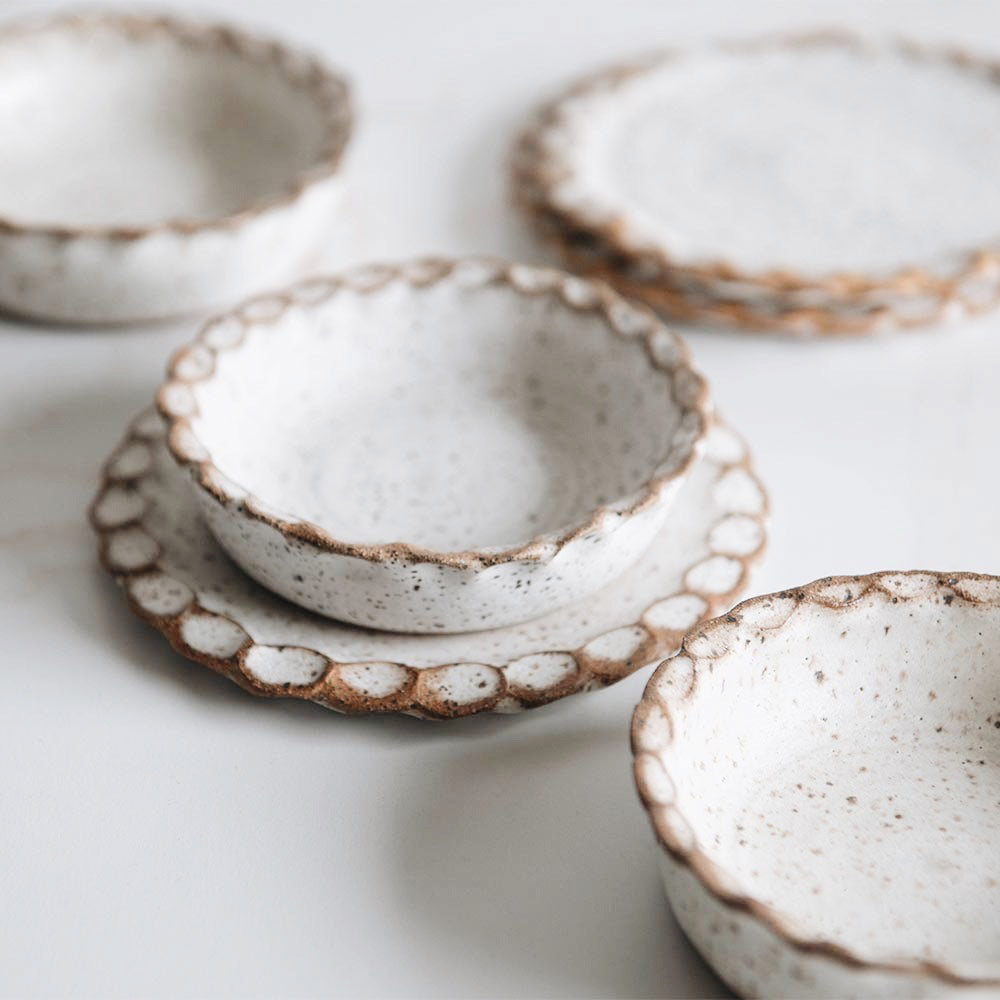 Elegant Ceramic Scalloped Dish - Lightweight & Durable Serving Plate for Desserts, Appetizers & Home Decor | Perfect for Parties, Weddings & Everyday Use