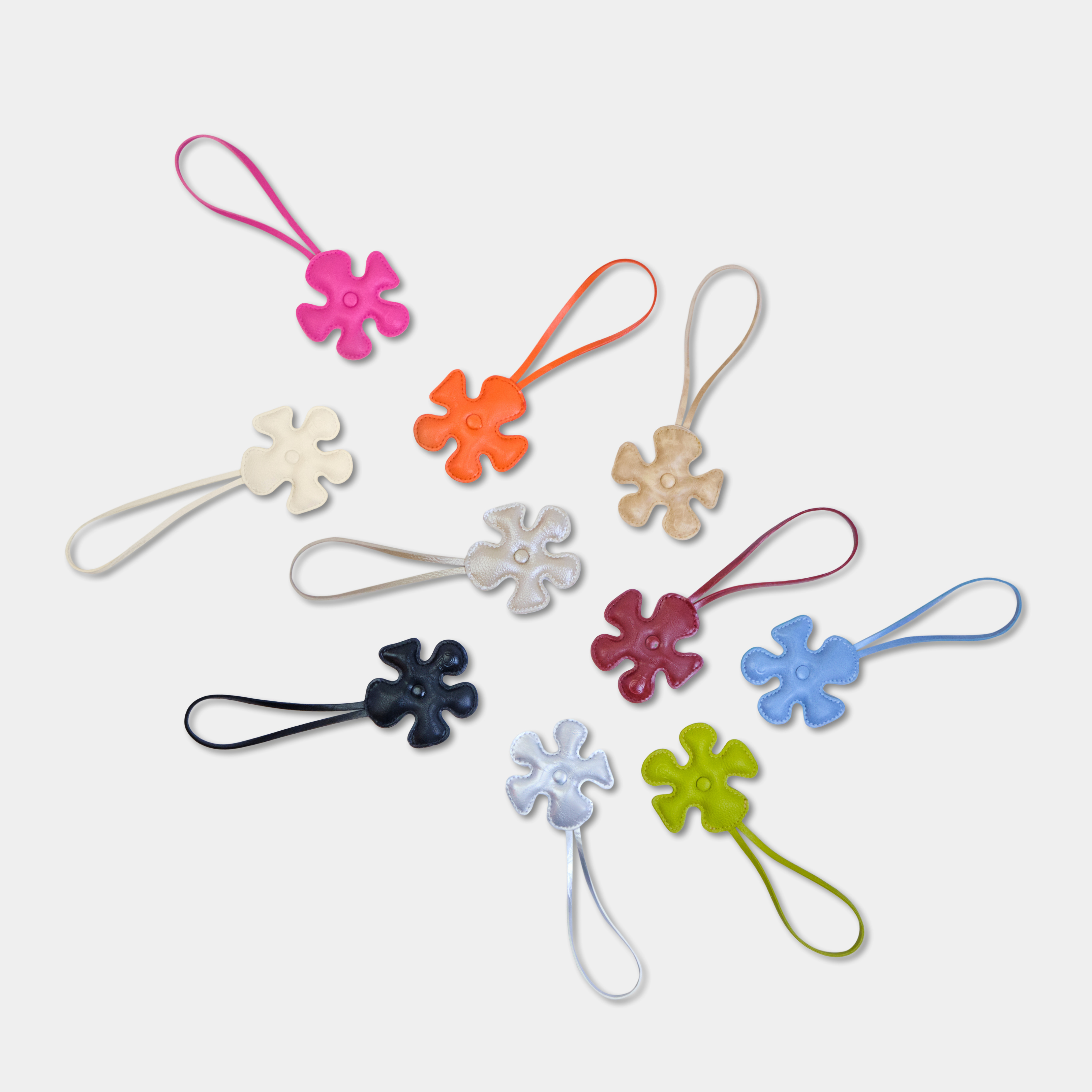 CHAUTFIFTH ACC Fan Flower Charm Mini - Elegant Car Air Freshener for Women, Cute Floral Scented Vent Clip for Home, Office & Car Decor, Long-Lasting Fragrance Accessory