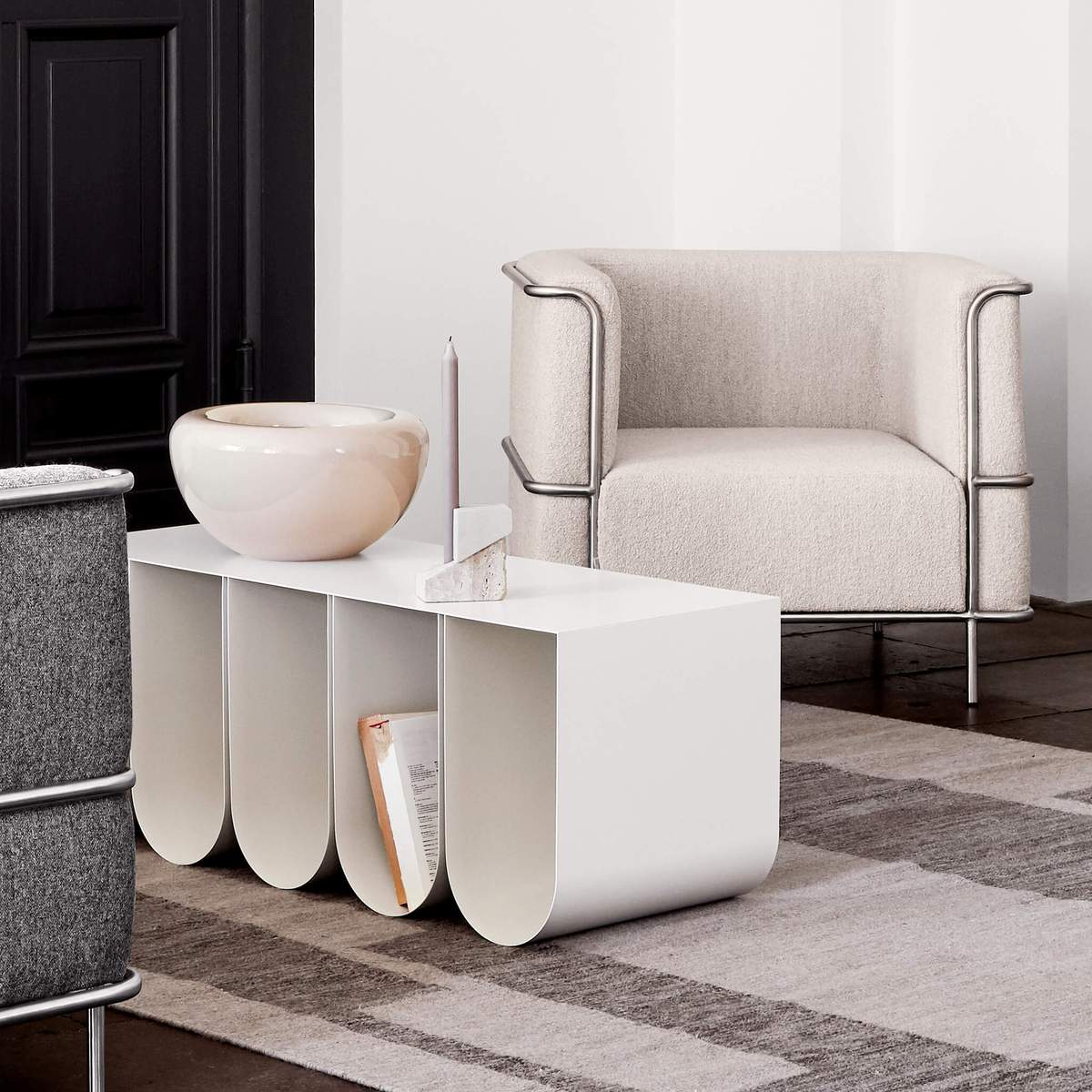 KRISTINA DAM STUDIO Modern Curved Bench in Beige - Stylish and Comfortable Seating for Living Room, Bedroom, or Entryway