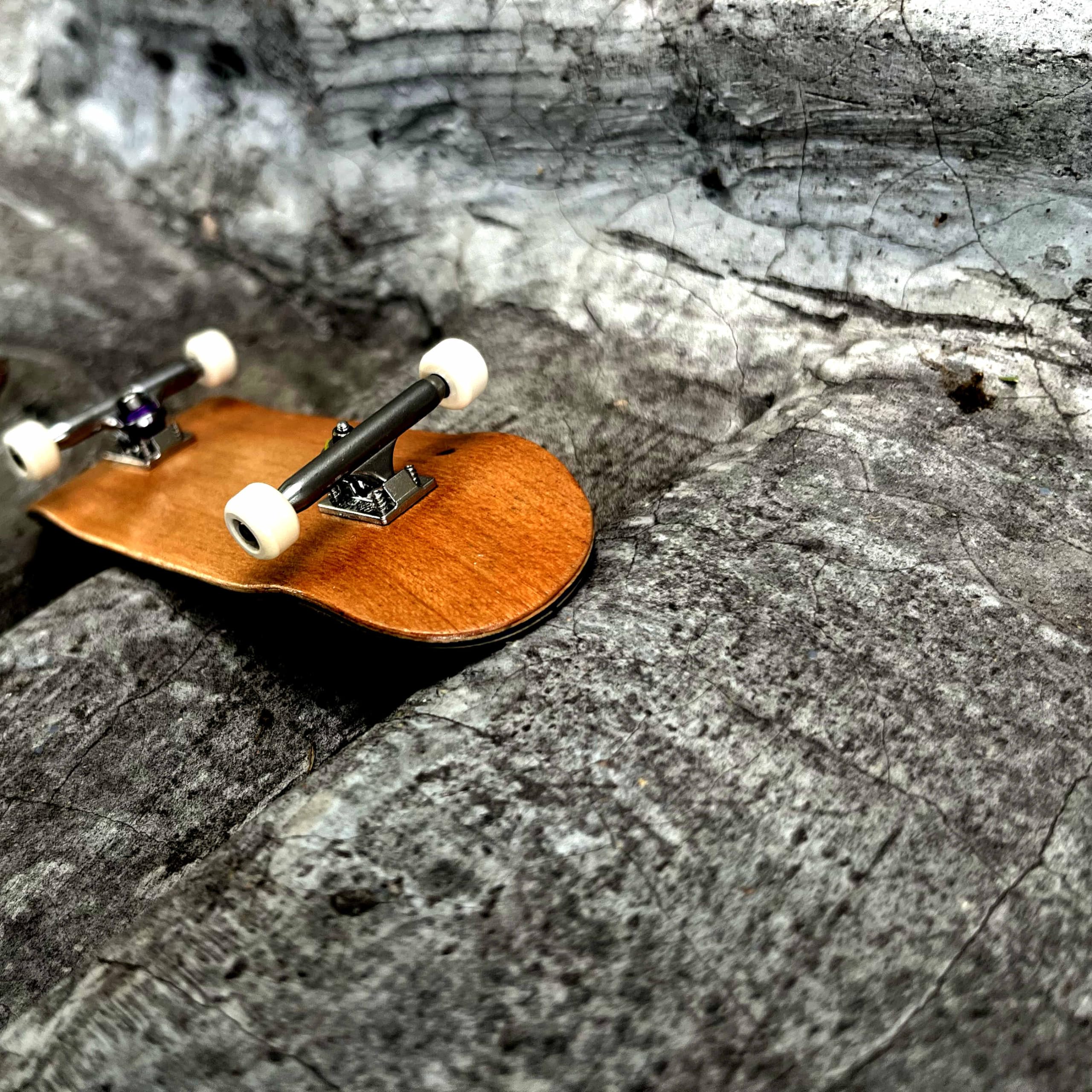 DIY Pro Fingerboard Truck 34mm Silver Noah 2.0 with Golden Lock Nut - Perfect for Finger Skateboarding Tricks and Mini Ramp Stunts