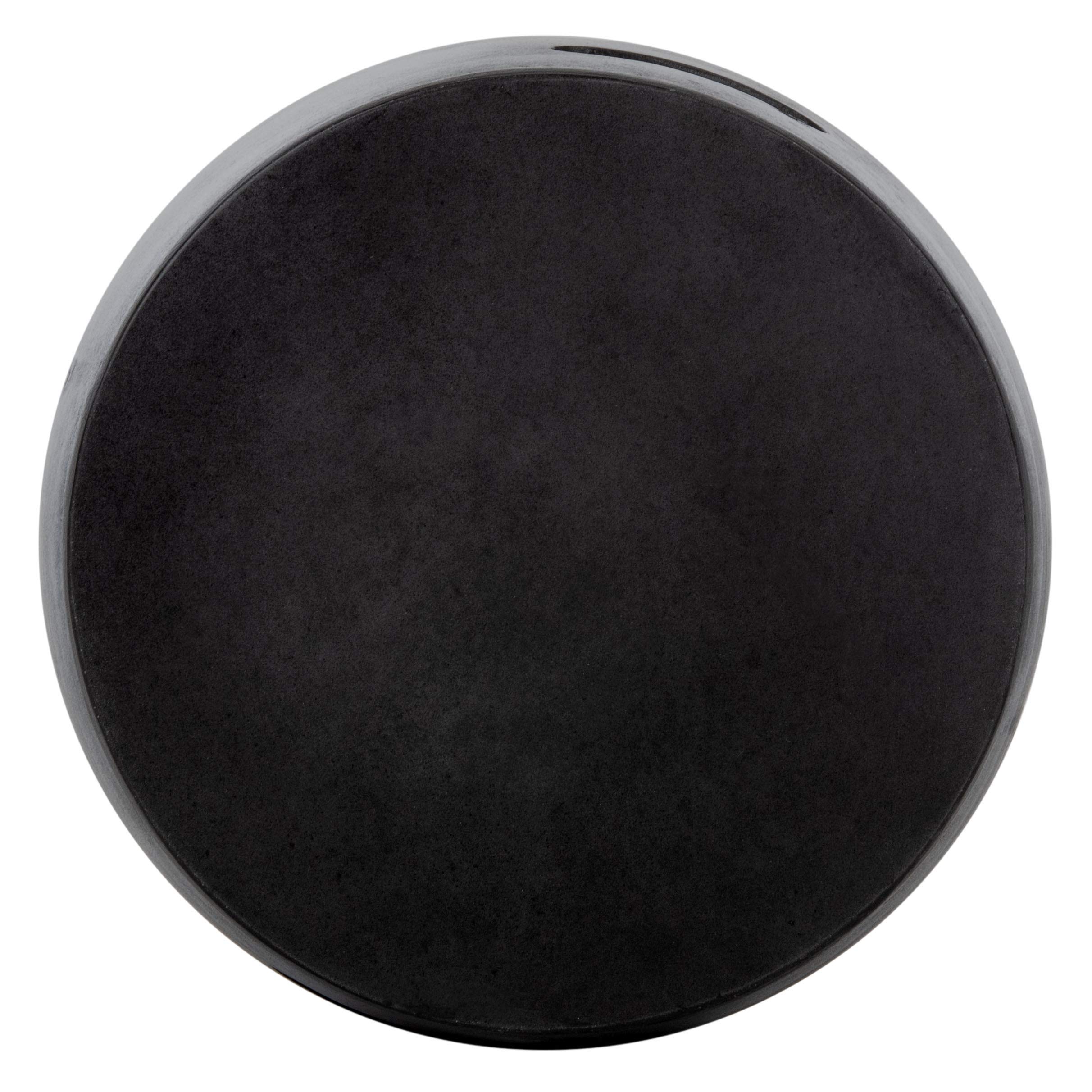 SAFAVIEH Zuri Black Modern Concrete Round Outdoor Accent Table - Perfect for Patio, Garden, and Poolside Decor