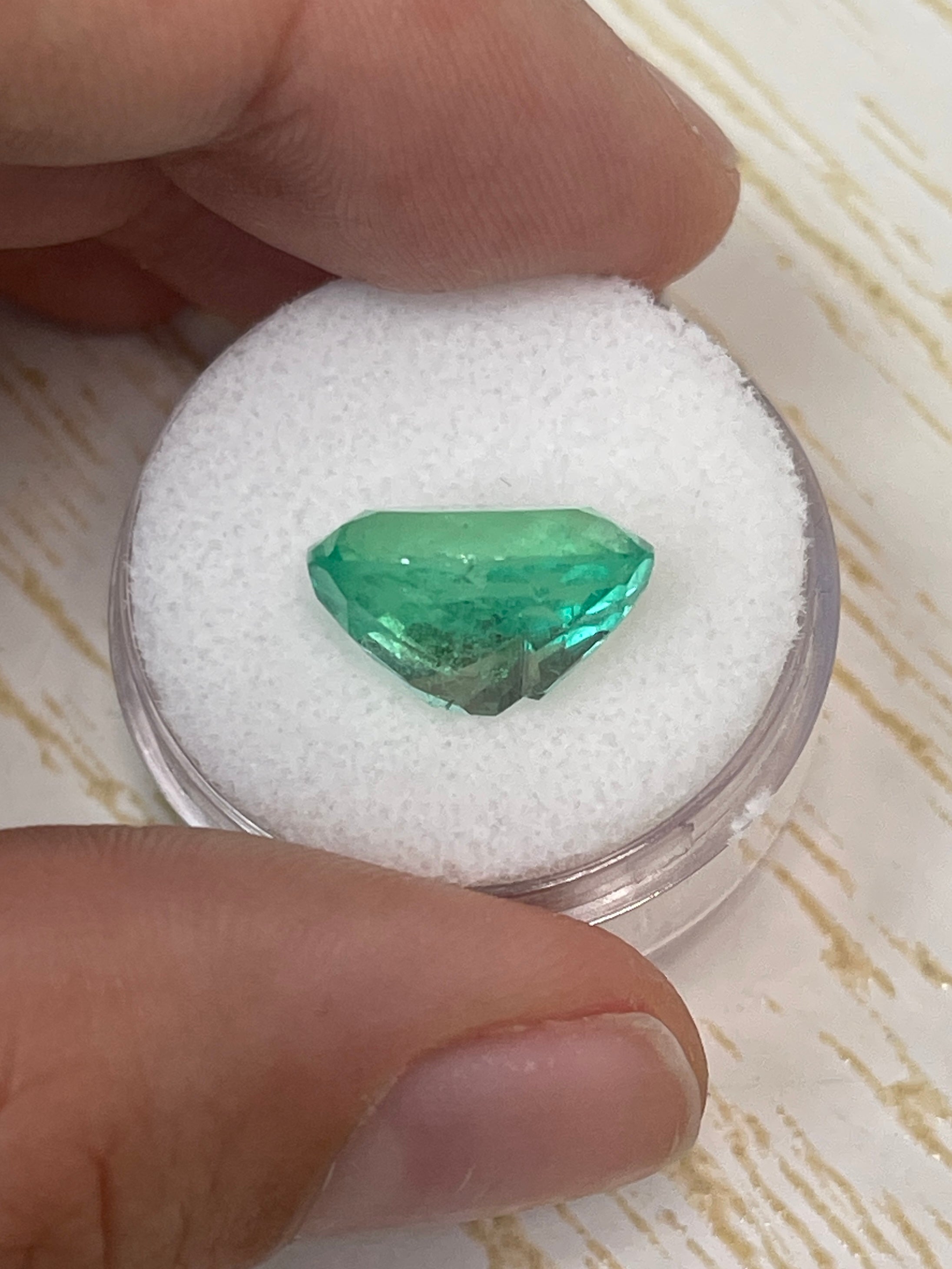 6.40 Carat Medium Green Natural Loose Colombian Emerald Oval Cut Gemstone for Jewelry Making - Engagement Rings, Necklaces & Earrings
