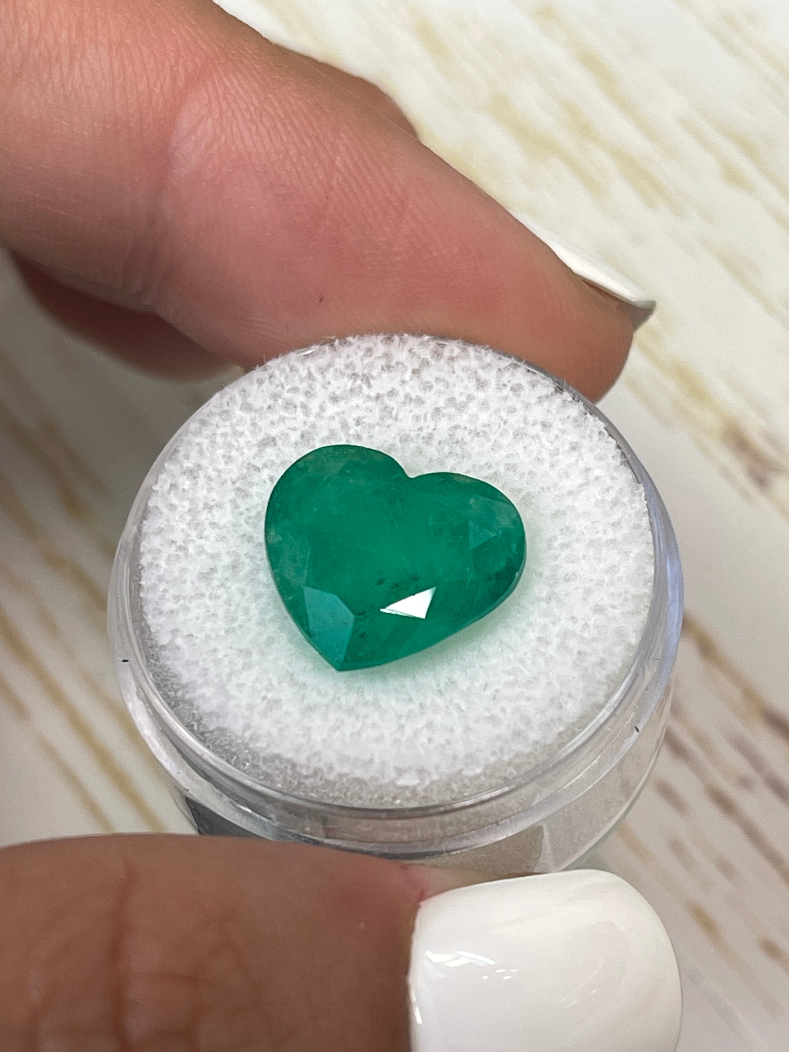 7.68 Carat 12x13.5mm Natural Colombian Emerald Heart Cut Loose Gemstone - Forest Green Color for Jewelry Making, Engagement Rings & Collector's Items