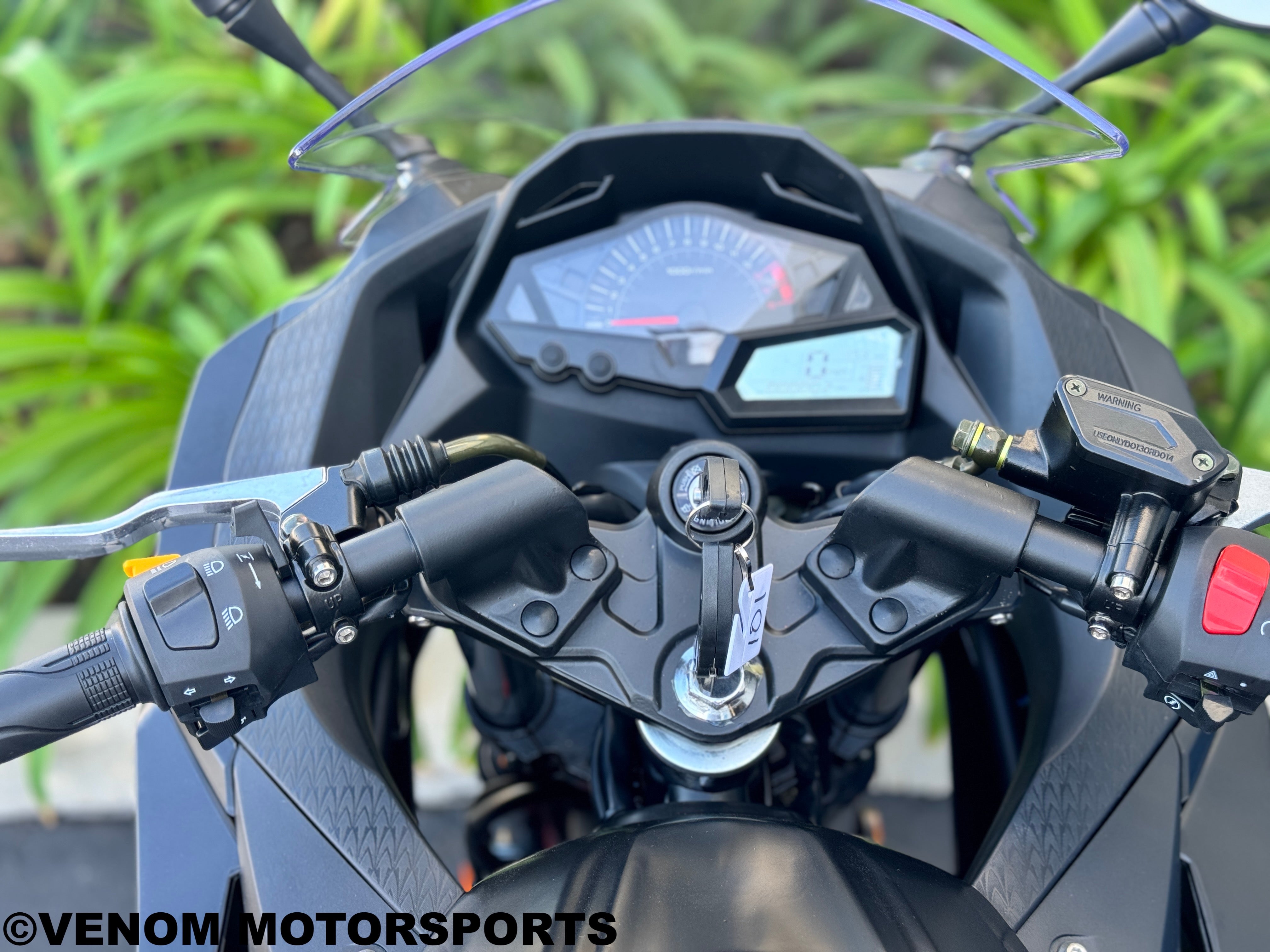 Venom X22 Ninja 125cc 4-Speed Gas-Powered Motorcycle - Perfect for Off-Road Adventures & Commuting