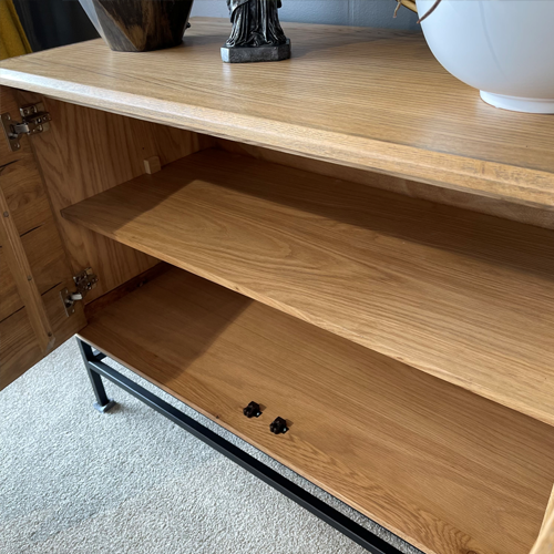 Stylish Hartley Oak Sideboard - Modern Wooden Buffet Cabinet for Dining Room & Living Room Storage