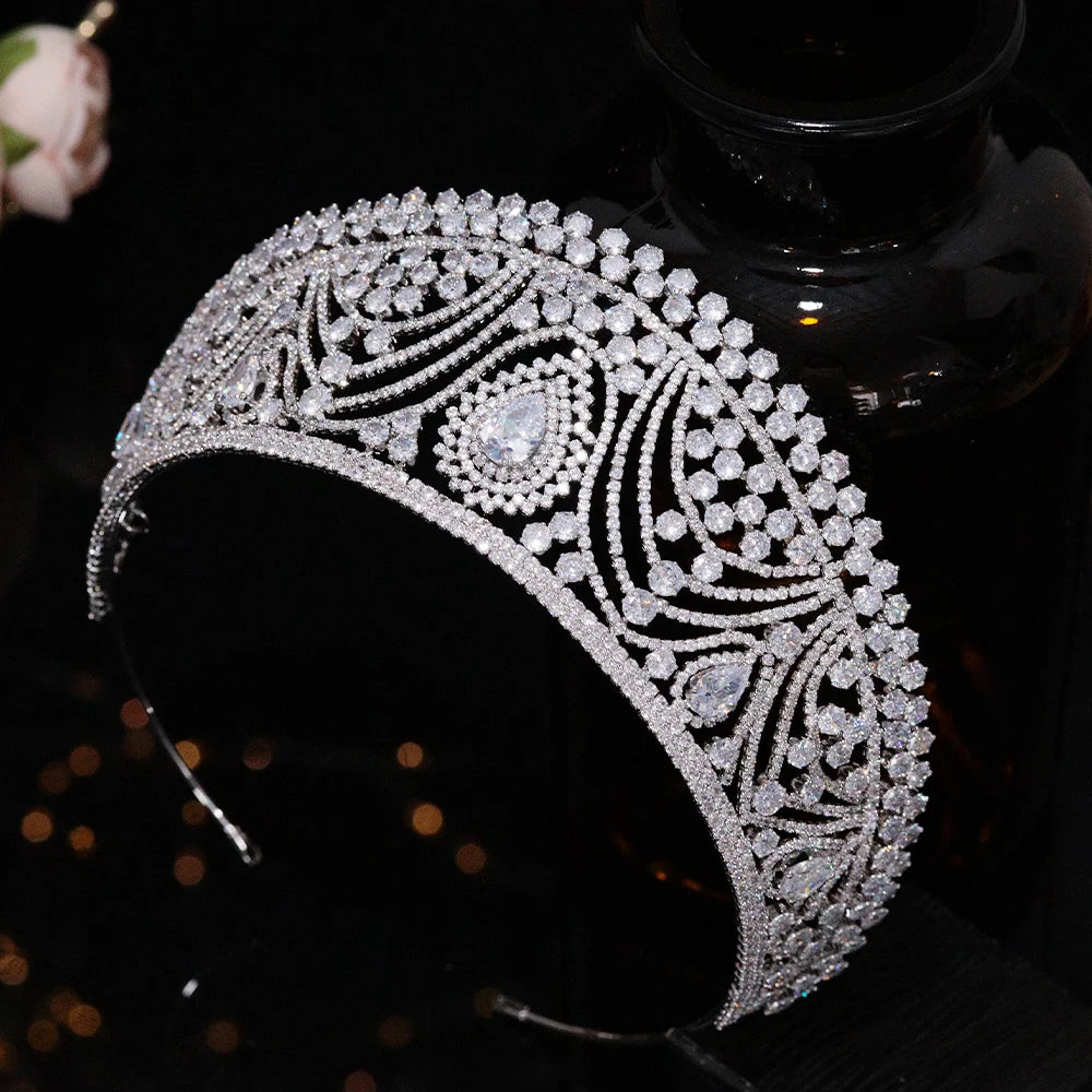 Luxury Cubic Zirconia Wedding Tiara Crown - Elegant Bridal Headpiece for Women, Princess Pageant Hair Jewelry, Perfect Gift for Bride (Ideal for Weddings, Prom, Quinceañera & Special Occasions)