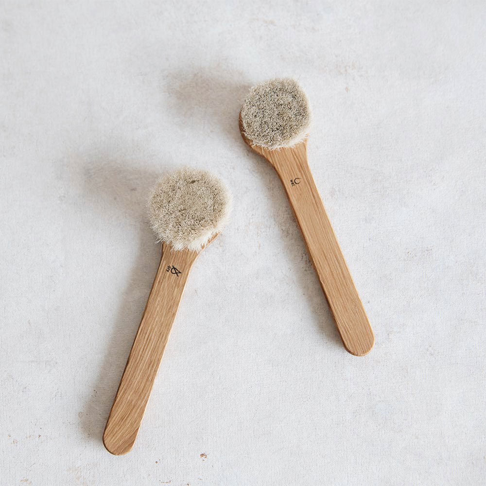 Premium Round Face Brush for Flawless Makeup Application - Soft Bristles for Blending & Contouring - Perfect for Foundation, Powder & Cream Makeup - Ideal for Daily Beauty Routine & Professional Makeup Artists