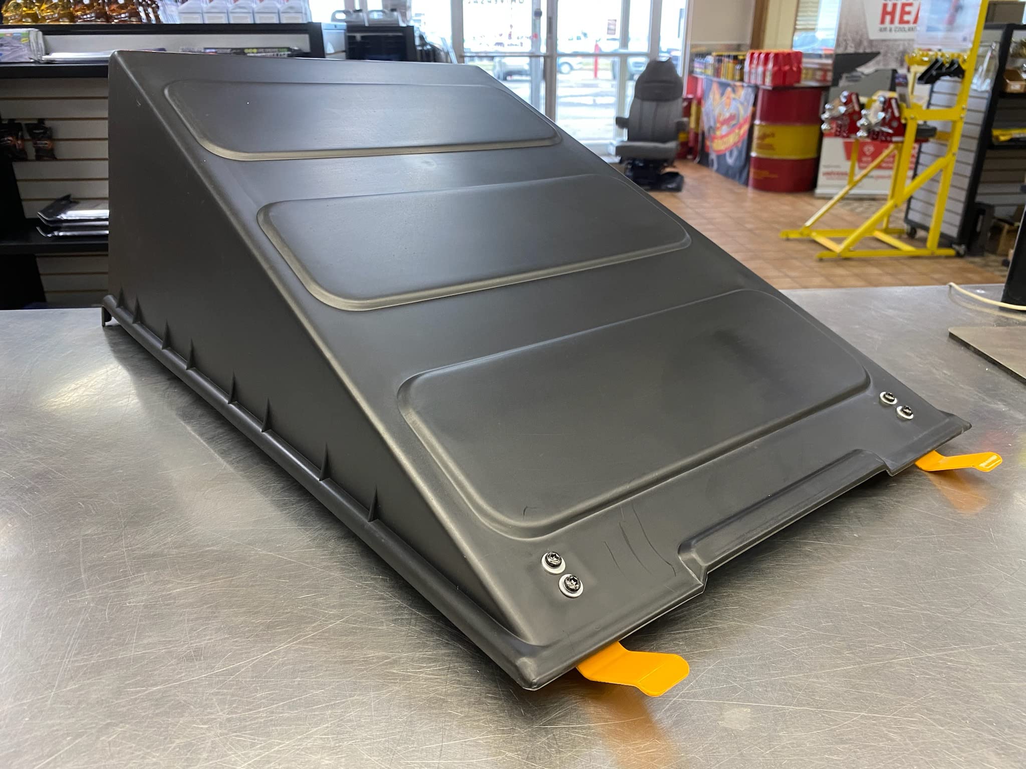 Freightliner Style Battery Box Cover Assembly - Durable Replacement for Trucks & RVs - Perfect for Off-Road Adventures & Long Hauls
