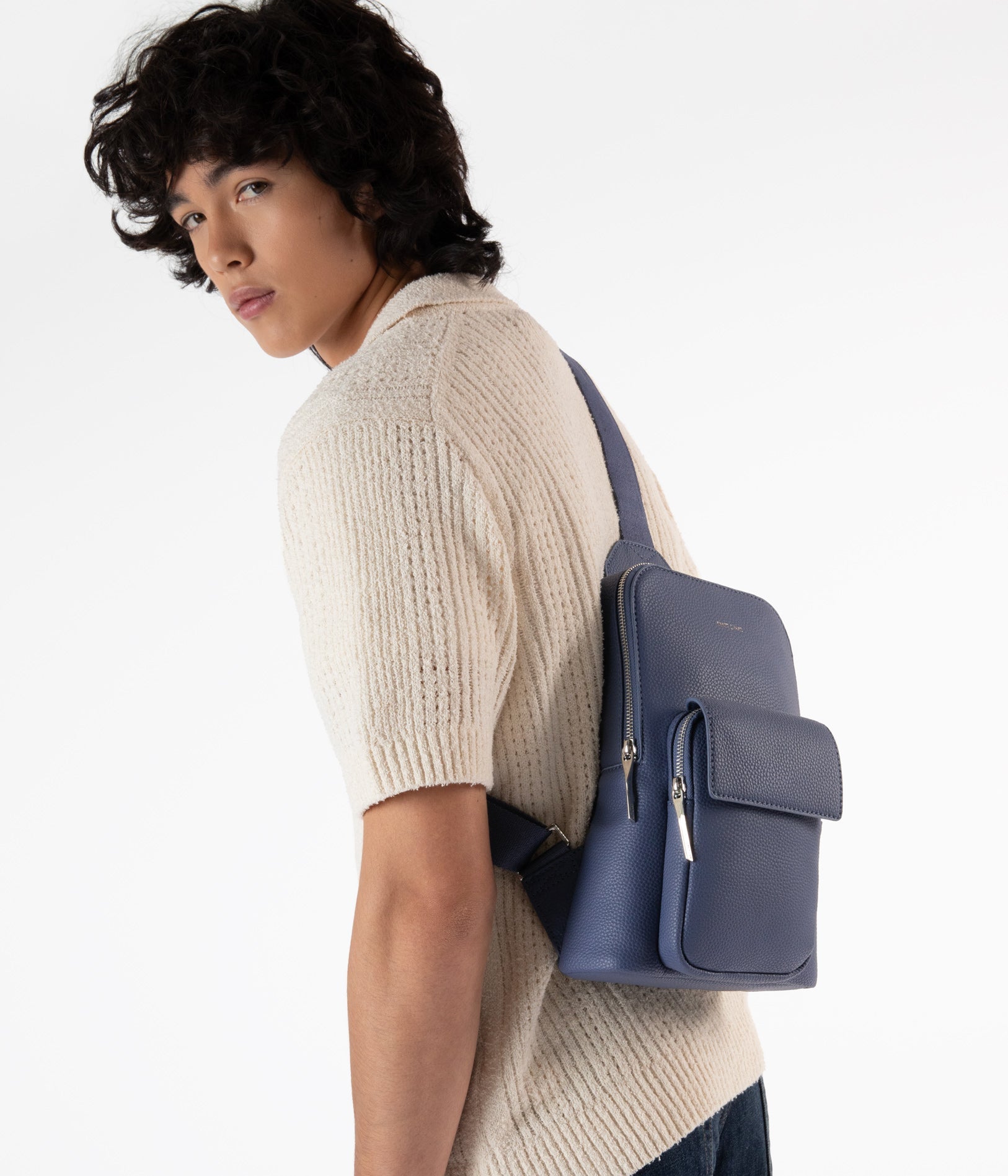Matt & Nat Allar Sling Bag - Waterproof Vegan Leather Crossbody Bag for Men & Women - Perfect for Travel, Gym & Everyday Use (Black)